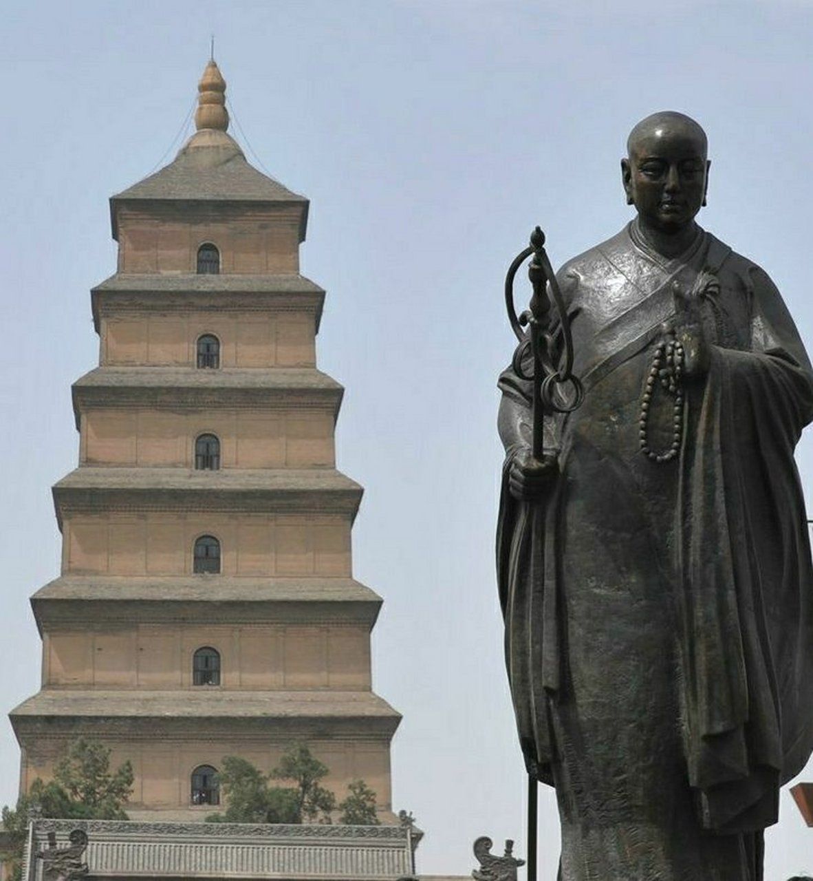 大雁塔与玄奘 大慈恩寺是唐长安城内最著名,最宏丽的佛寺,是唐代皇室