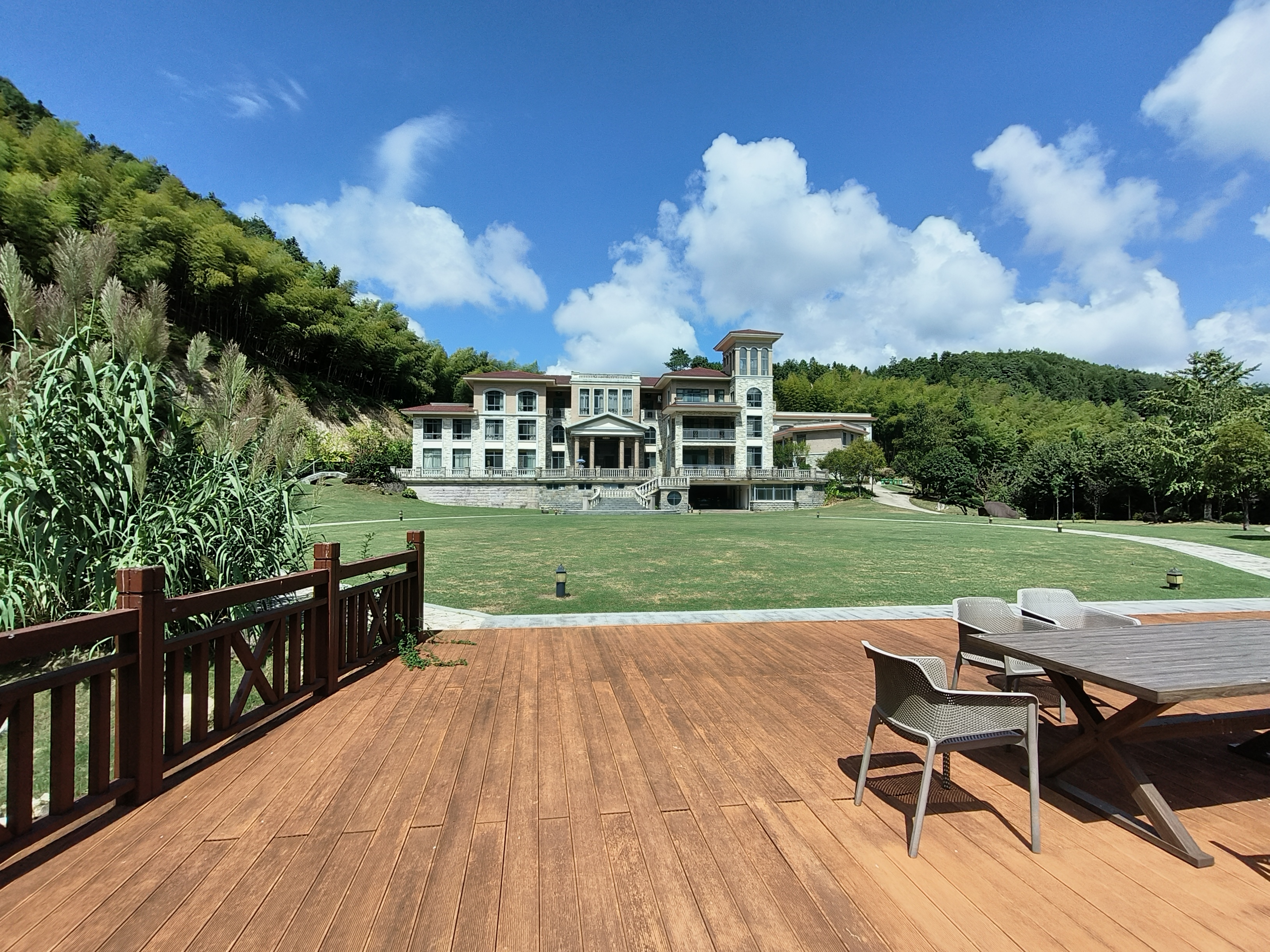 有钱就是任性 坐上杭温高铁,来到括苍山,被仙永交界山中的一座庄园所