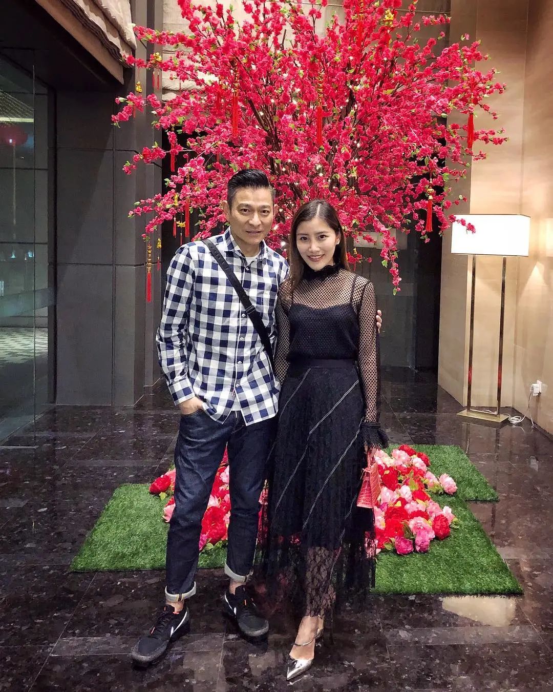 刘德华罕见与34岁小姨子同框 在星光熠熠的娱乐圈,明星的每次现身都