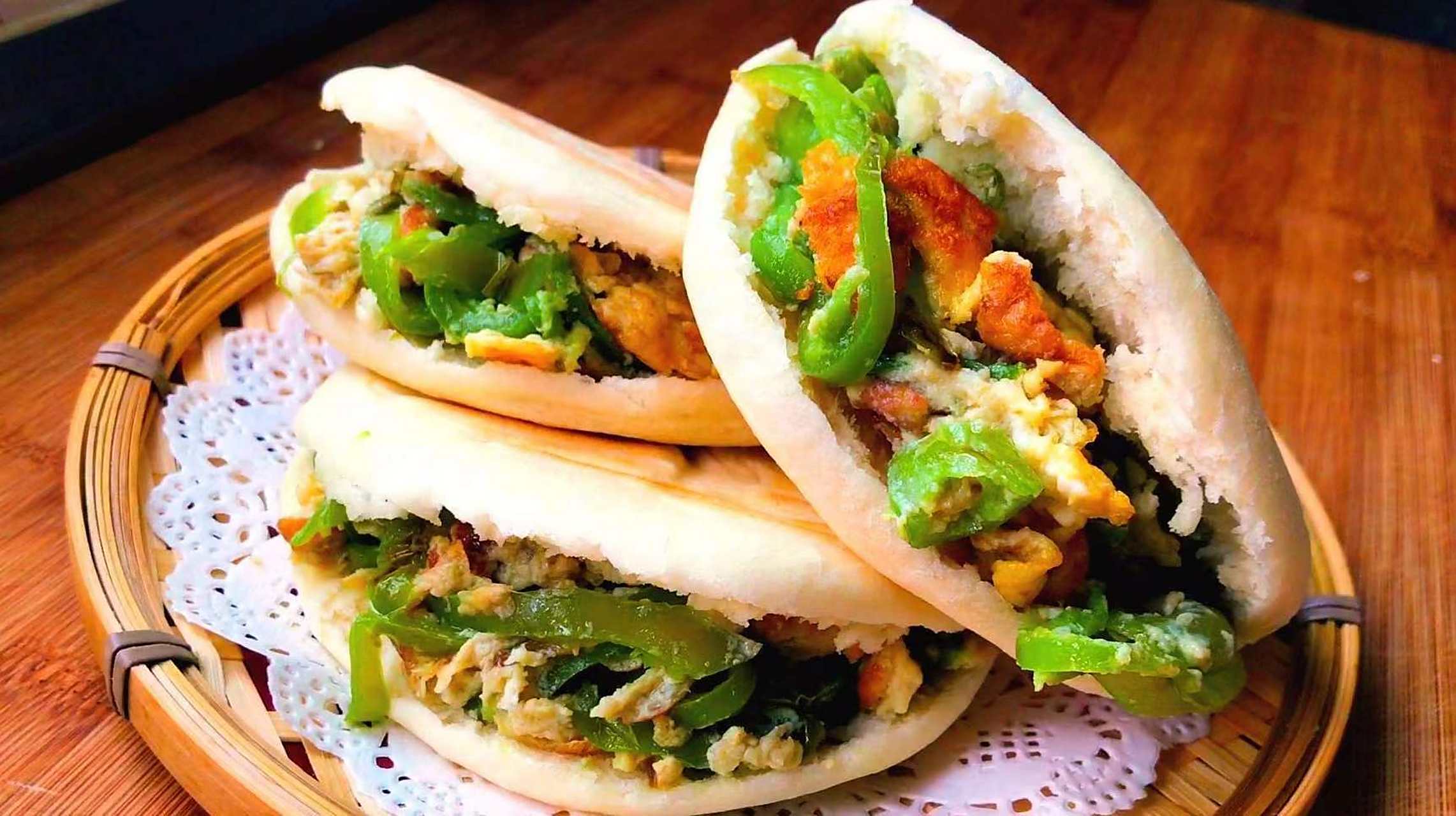 花式营养早餐# 馍夹菜——河南篇 来了来了,大家早上好,今天又给我家