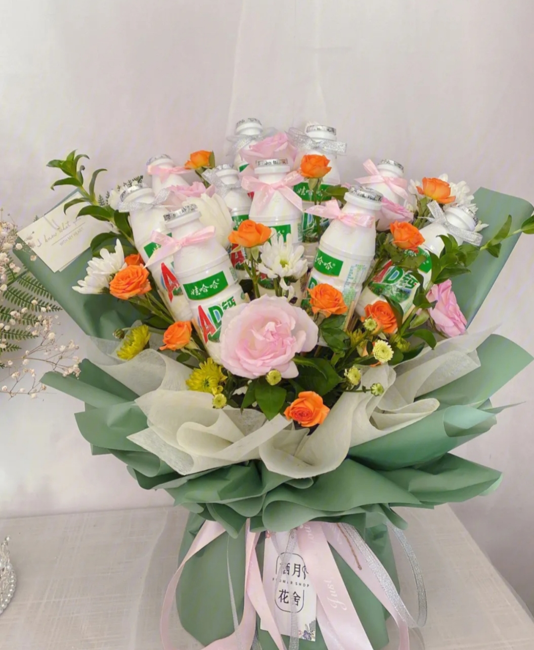 为了给老婆一个惊喜,偷偷定做了一束娃哈哈ad钙奶花束.