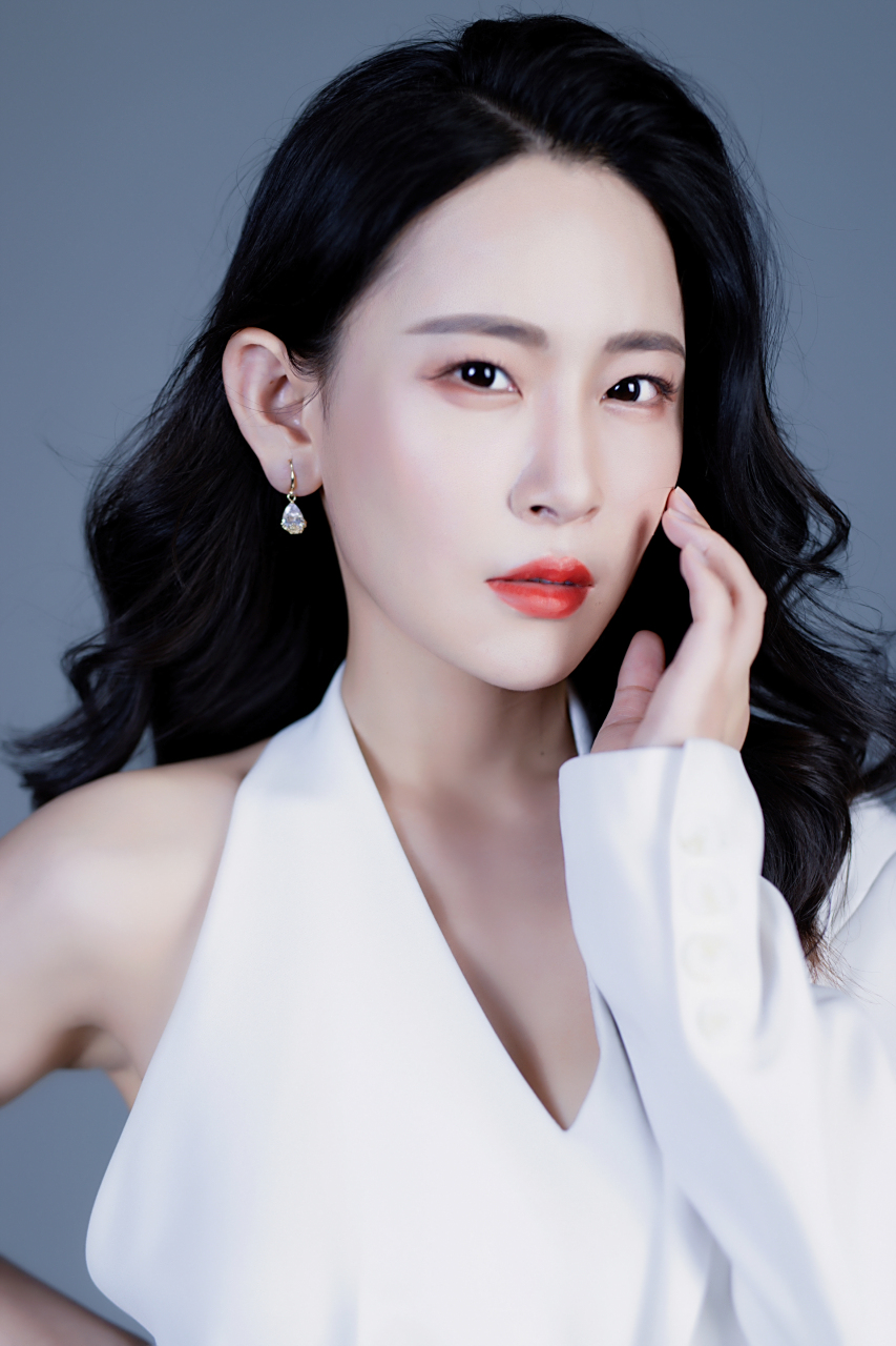 王艺鑫御姐风,妩媚却不暗黑