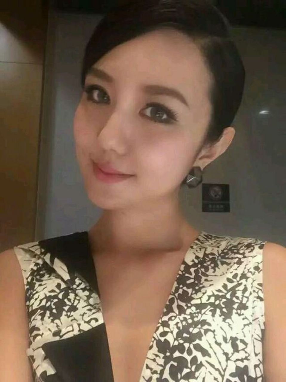 马宁宁是《非诚勿扰》女嘉宾,在沈阳办了一家美店;她也是个名副其实的