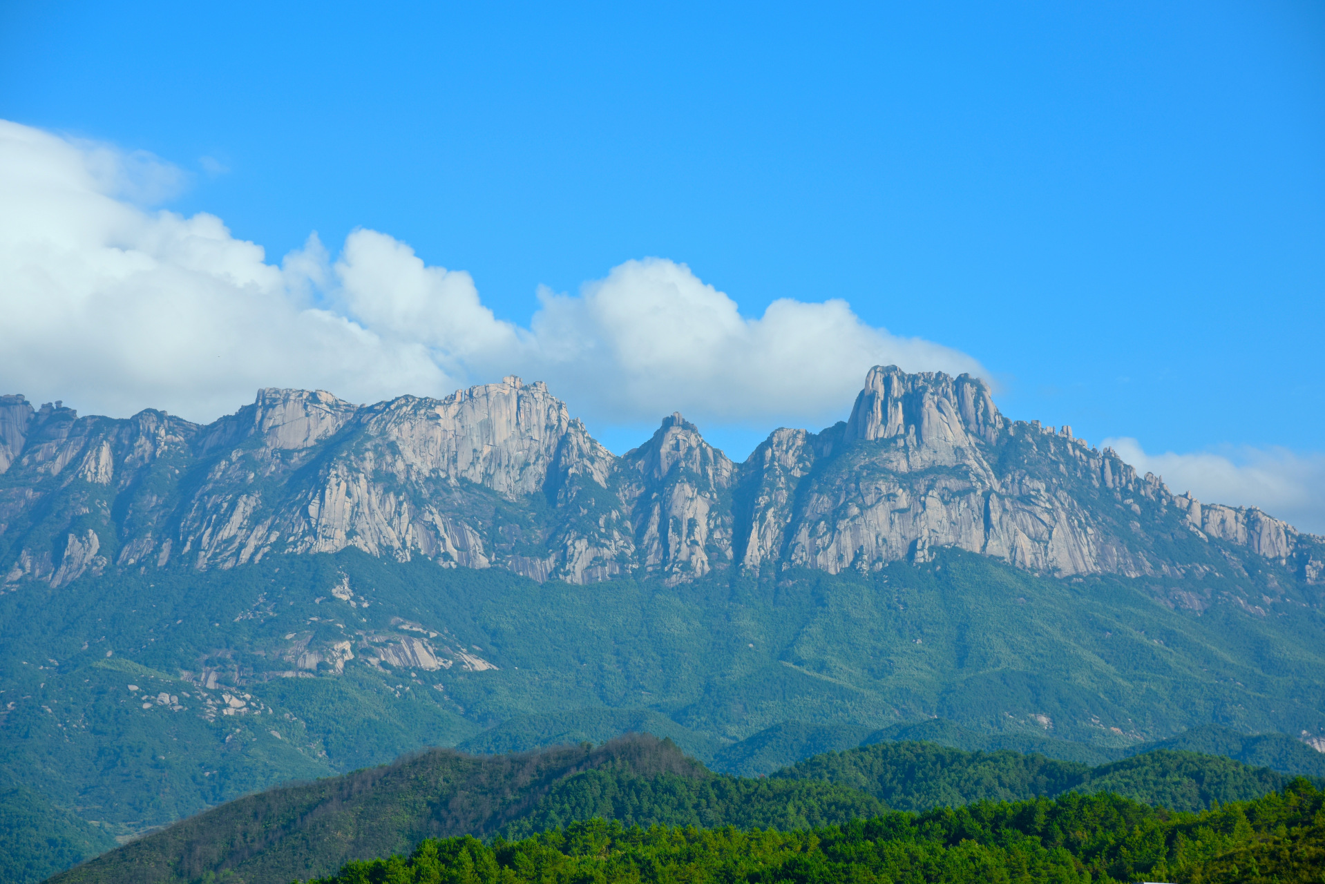位于江西上饶市广信区北部的江西灵山风景名胜区,是道,佛二教圣地,被