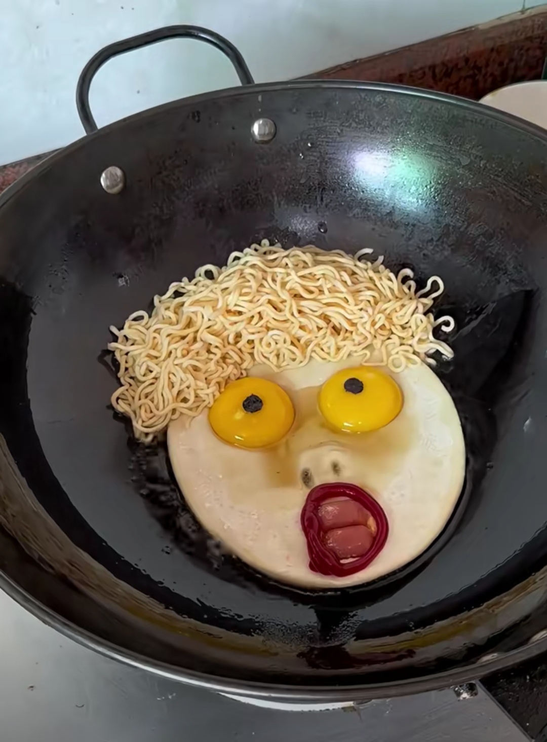 今天尝试了一款超级有趣的食物组合,简直让人笑出腹肌!