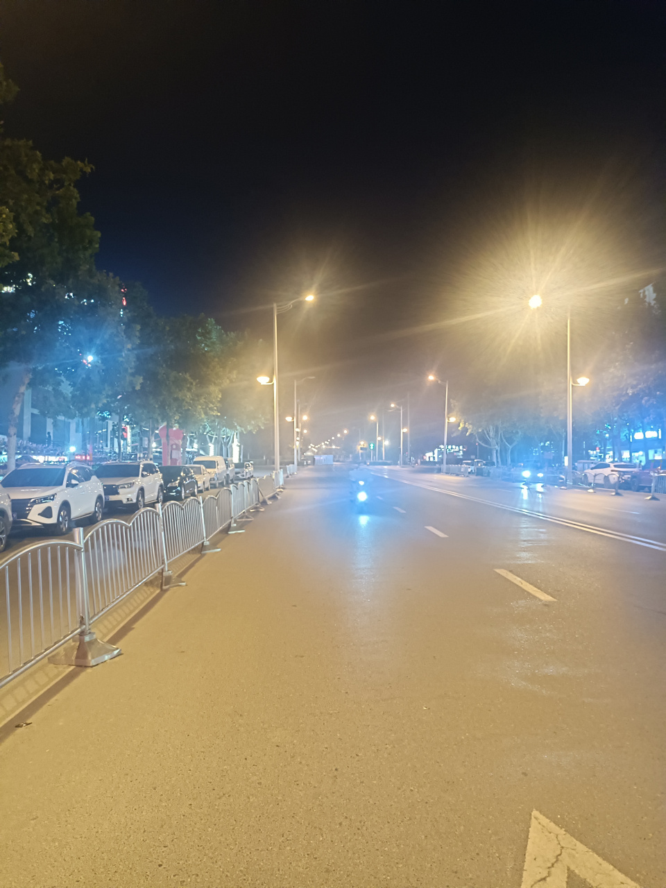 焦作市缝山针夜景,花20捏捏颈椎和头挺舒服.