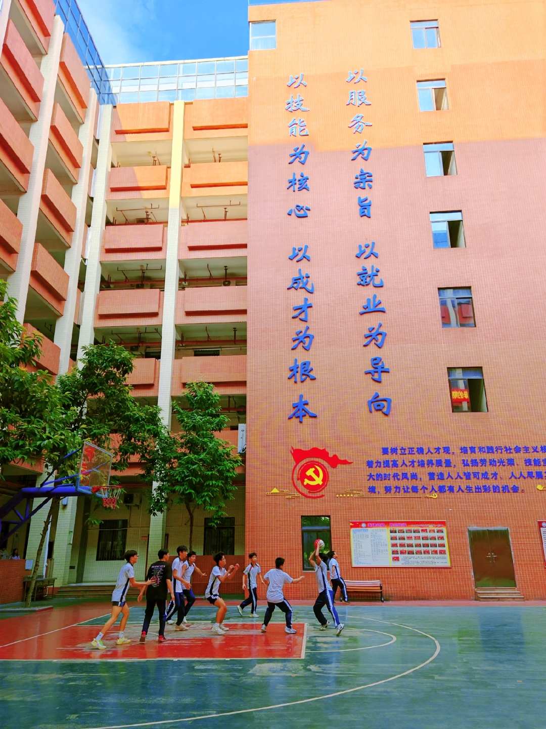 我一开始并不理解大学生夜骑开封的行为, 觉得这些