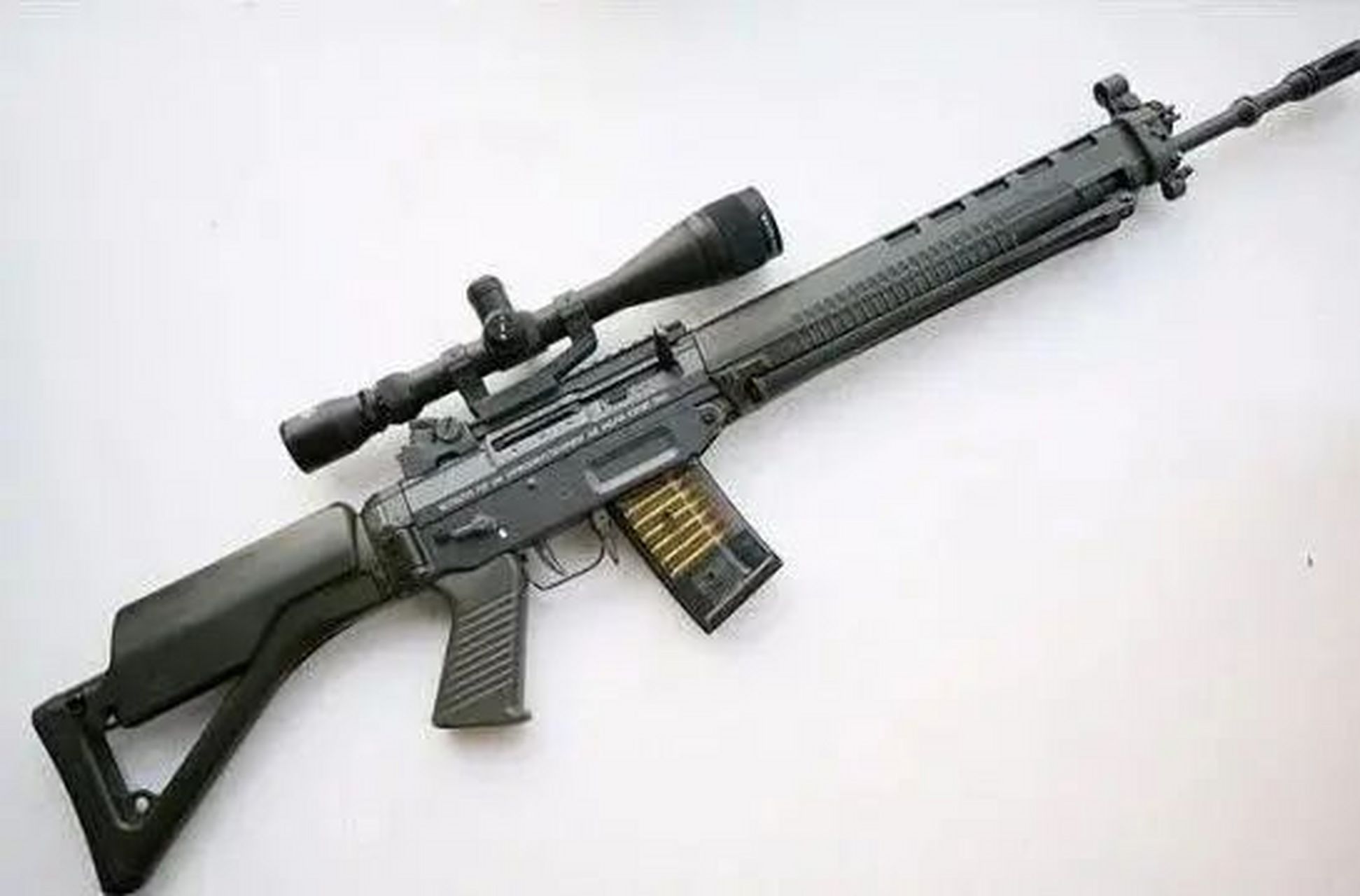 产品名称:sg550 类型:突击步枪 国家:瑞士 口径:5.