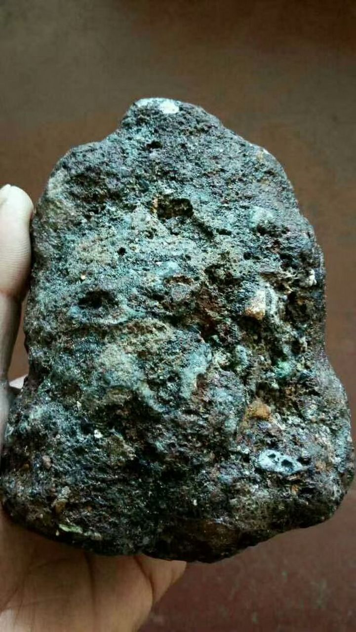 七年前捡到的第一块稀有金属陨石锎皮壳完美 研究稀有金属陨石锎从他