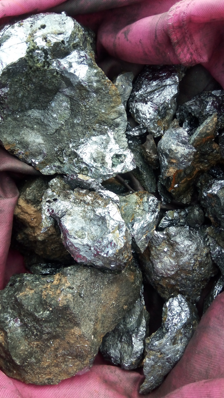 稀有金属陨石,白金陨石