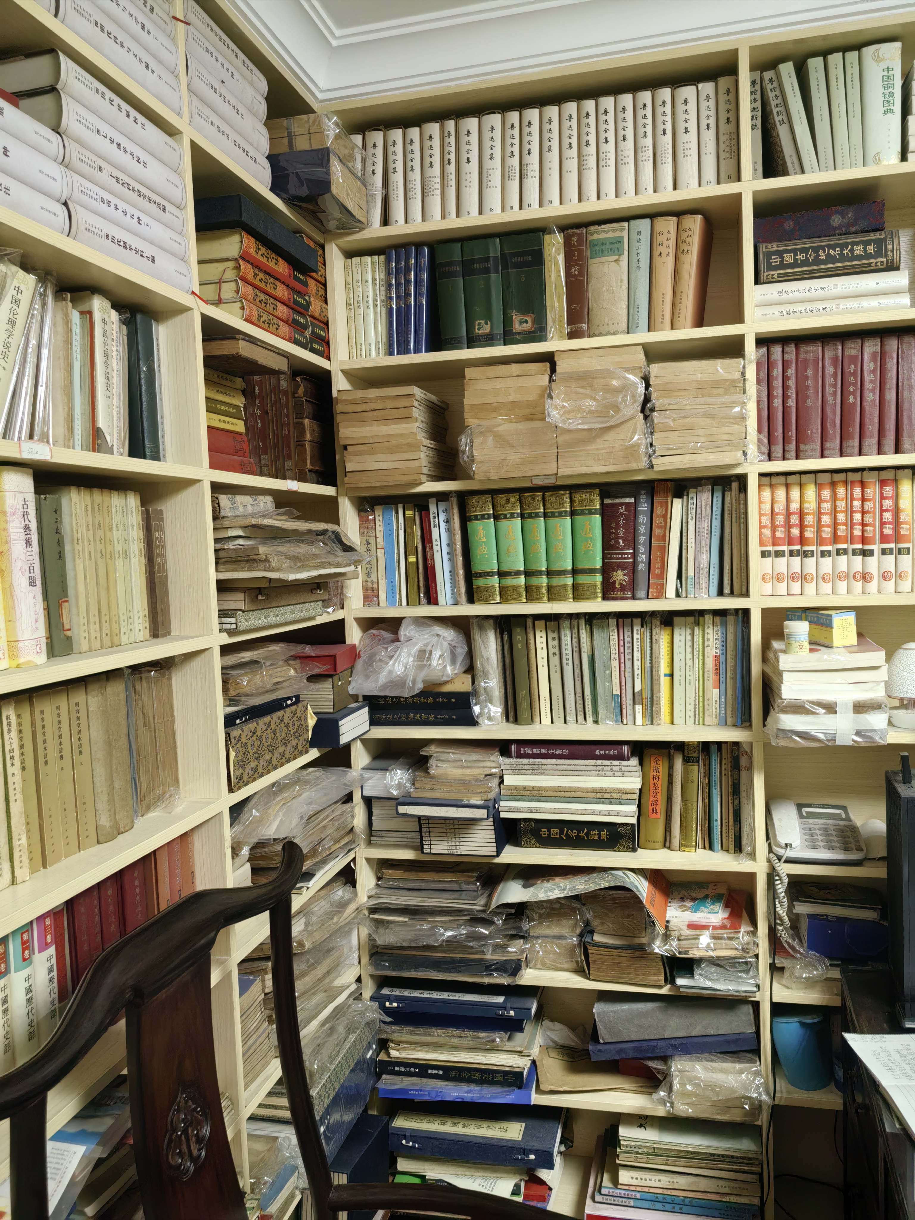 2. 评估书籍状况:对每本书的外观,完整性,有无损坏,污渍,缺页等