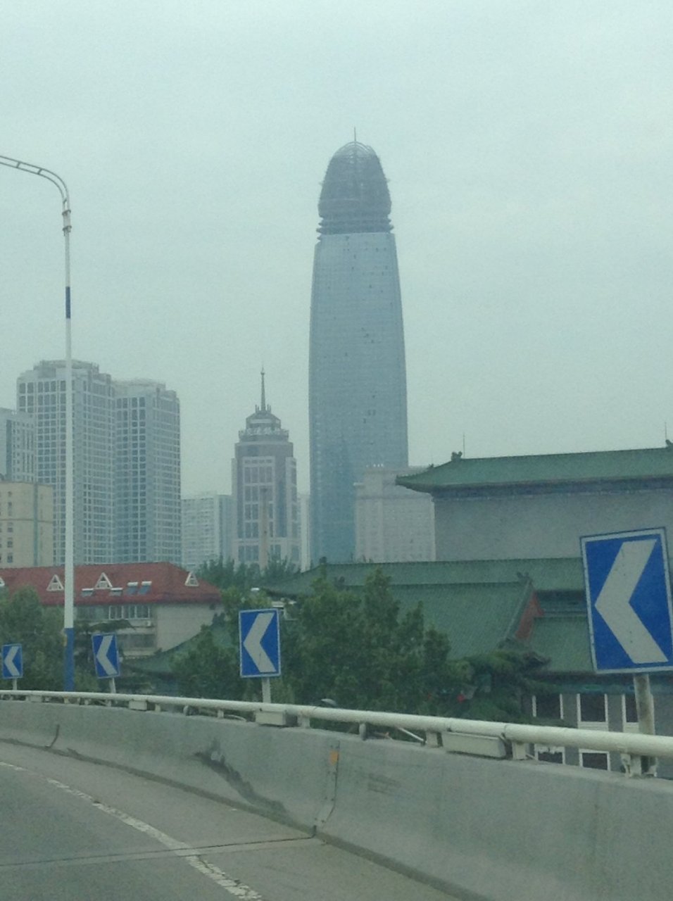 济南第一高楼(2013年在建时)