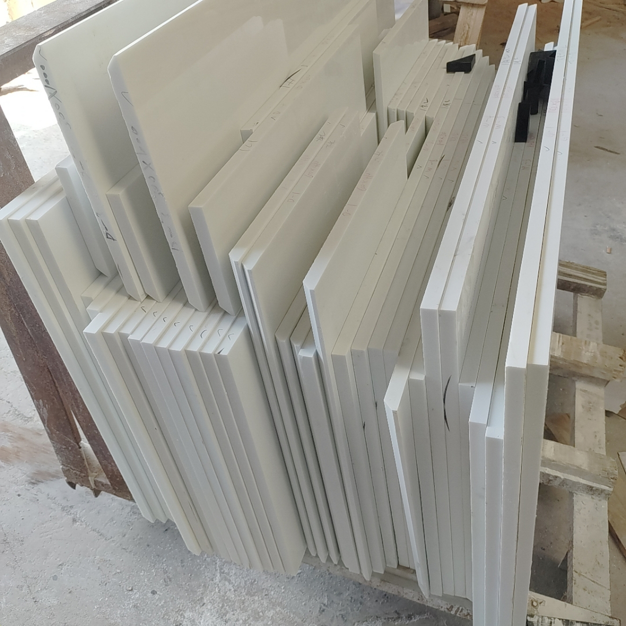 白色微晶石外墙sanxiastone具有以下优点:  1.