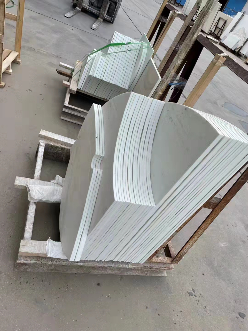 今天去参观了微晶石厂家,见识到了白色微晶石的纯净与质感.