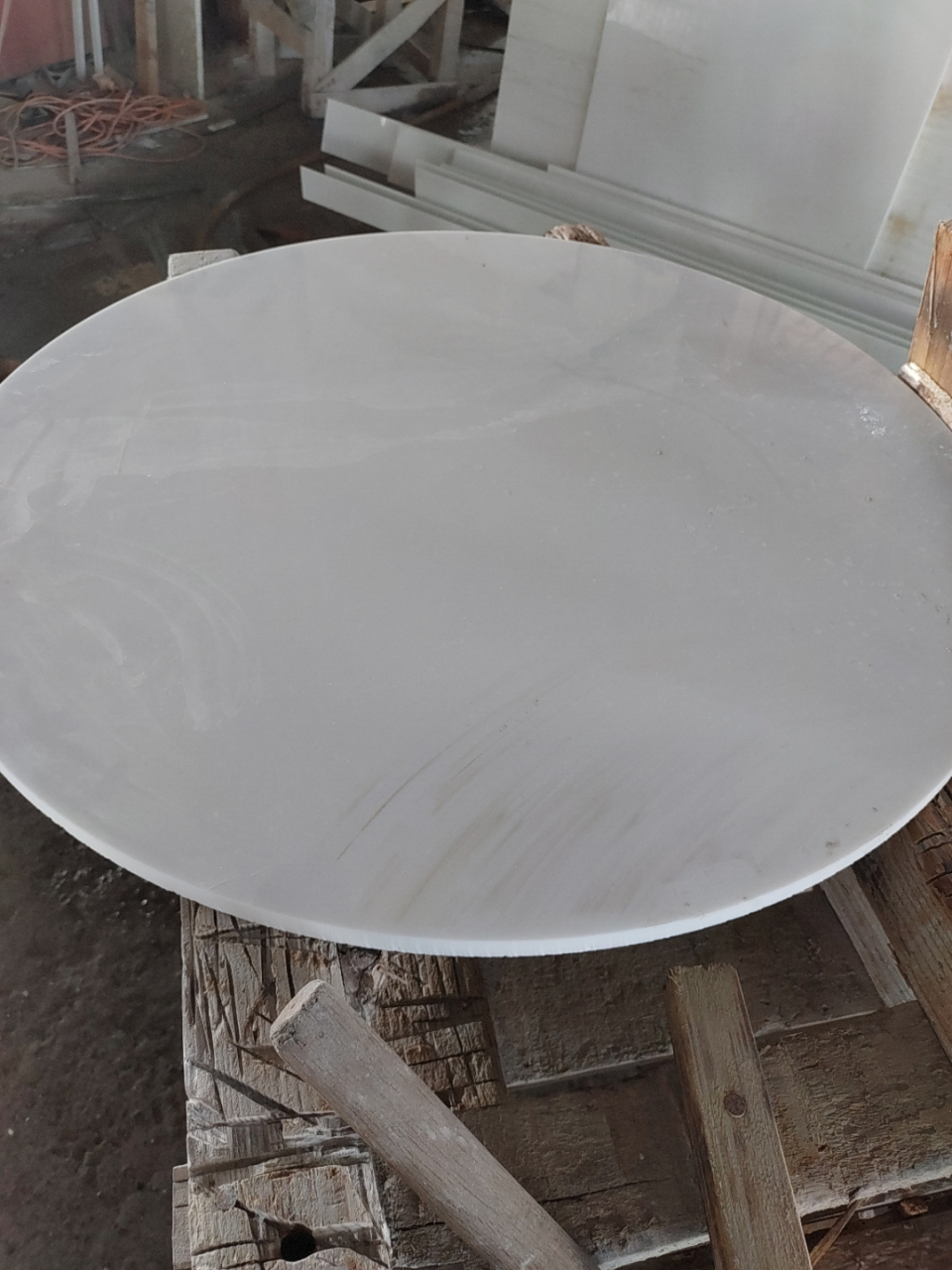 这次带来的是几款白色系石材——纯白大理石,白色大理石,白色微晶石