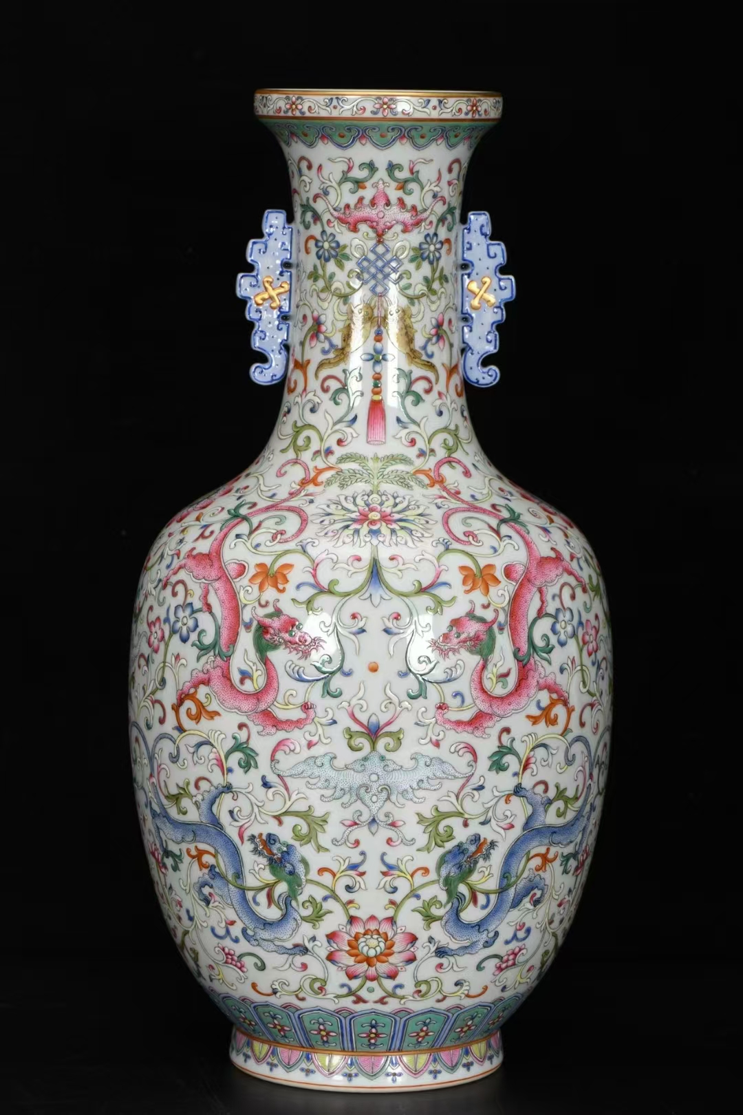 清乾隆粉彩缠枝莲龙纹双耳瓶 尺寸:高38.5cm,口径9.5cm,肚径19