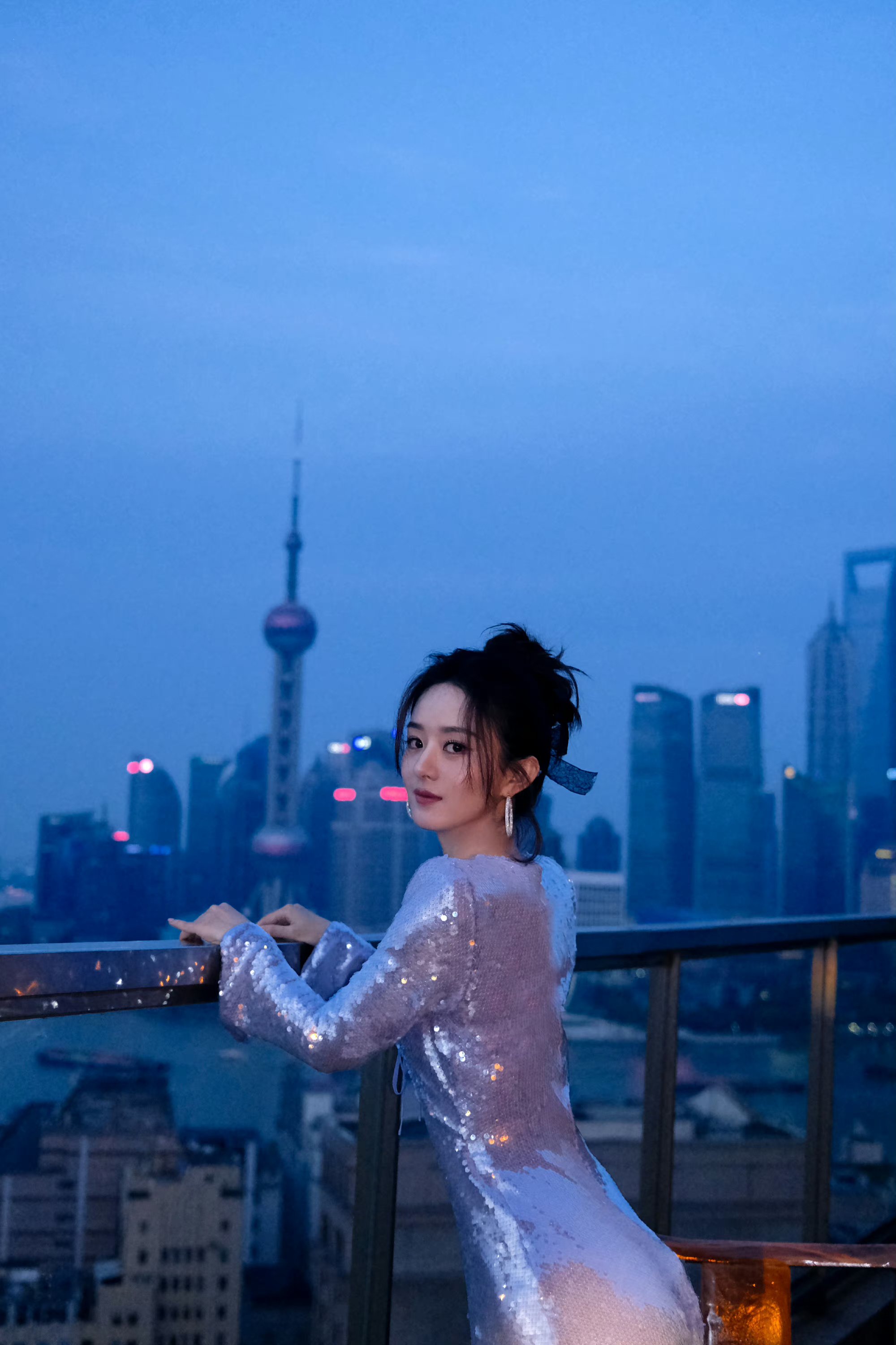 赵丽颖的穿搭光泽时髦.