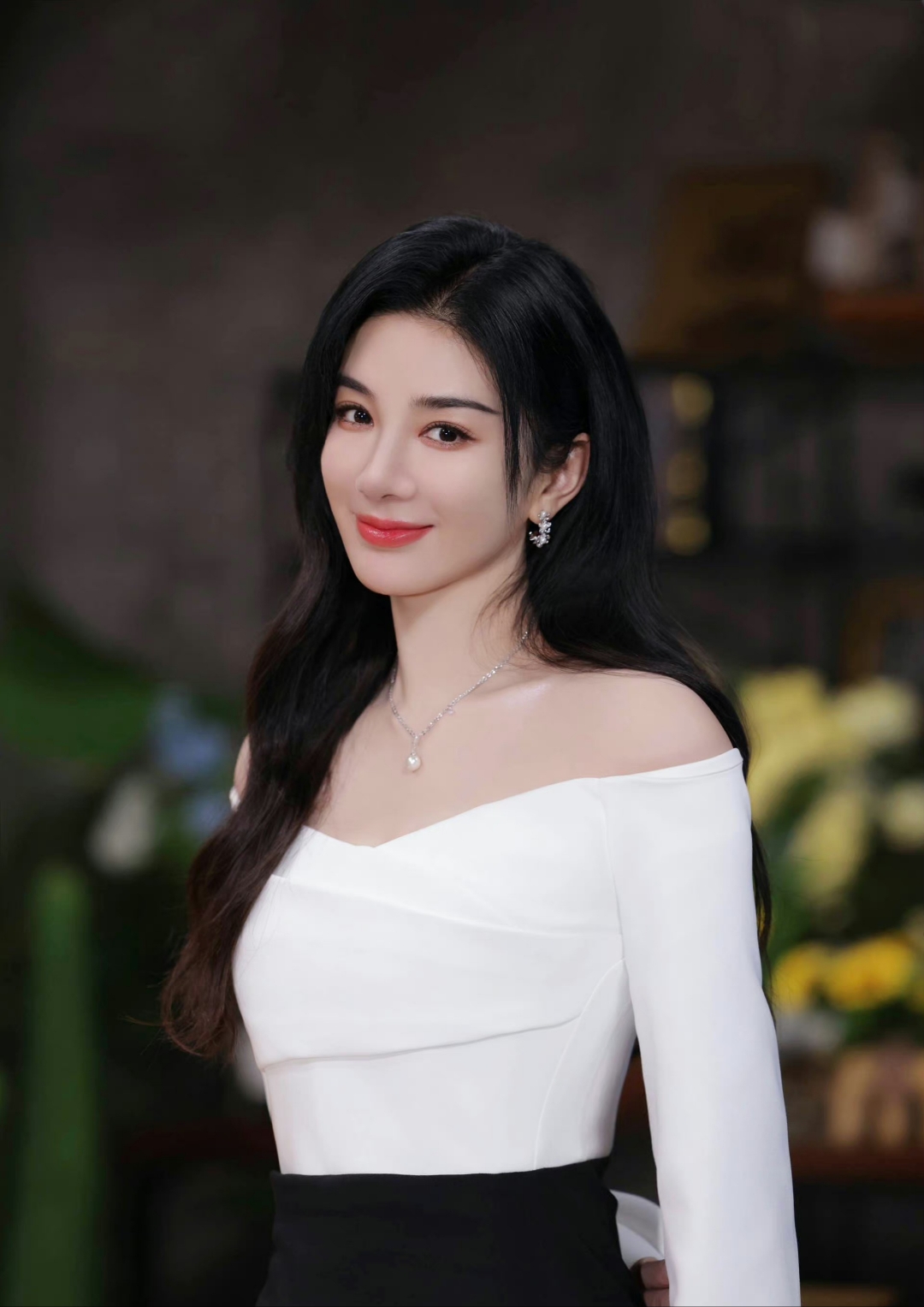 黄奕的这套黑白配也夜很简单. 1