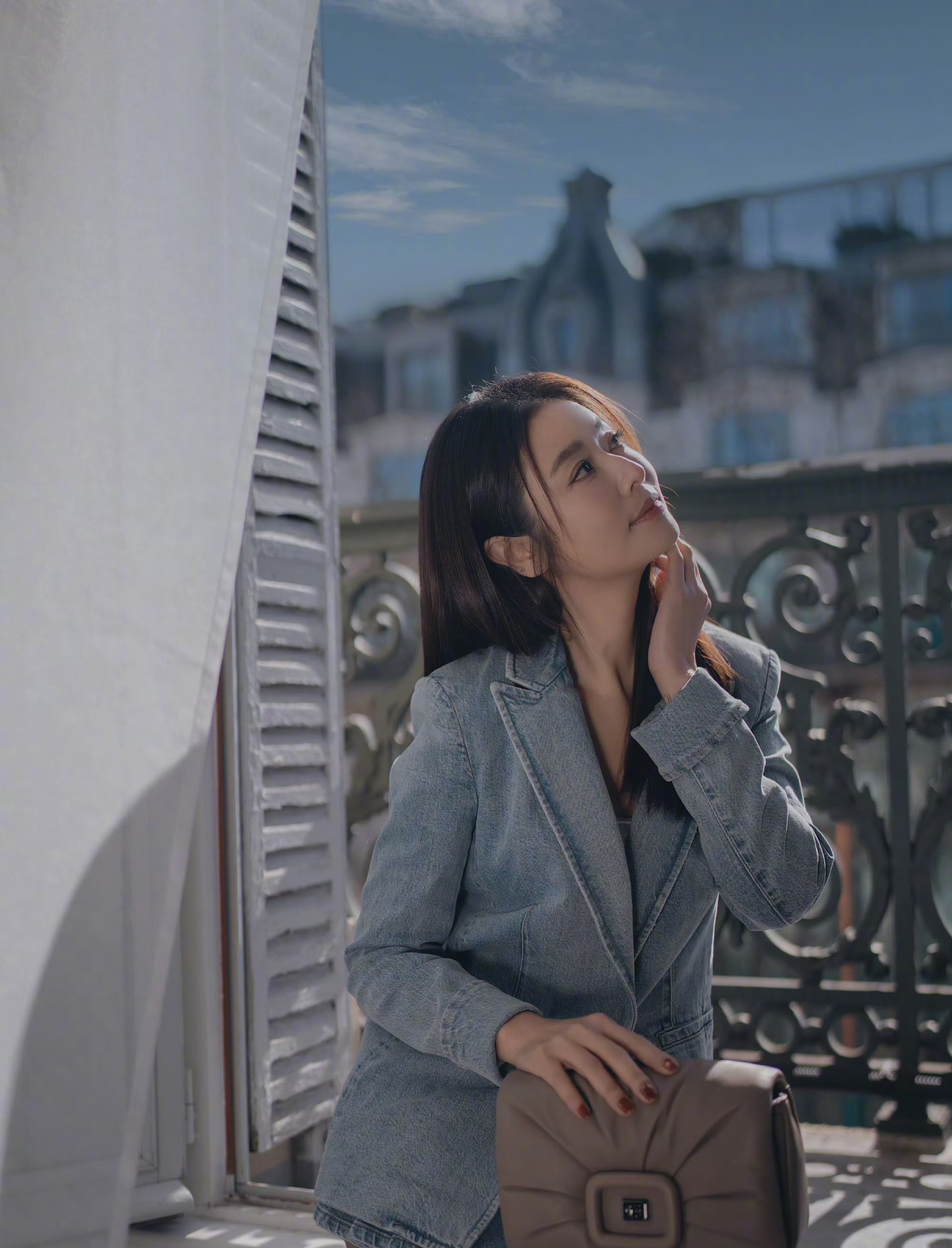 林心如的牛仔西服穿搭,休闲也利落.