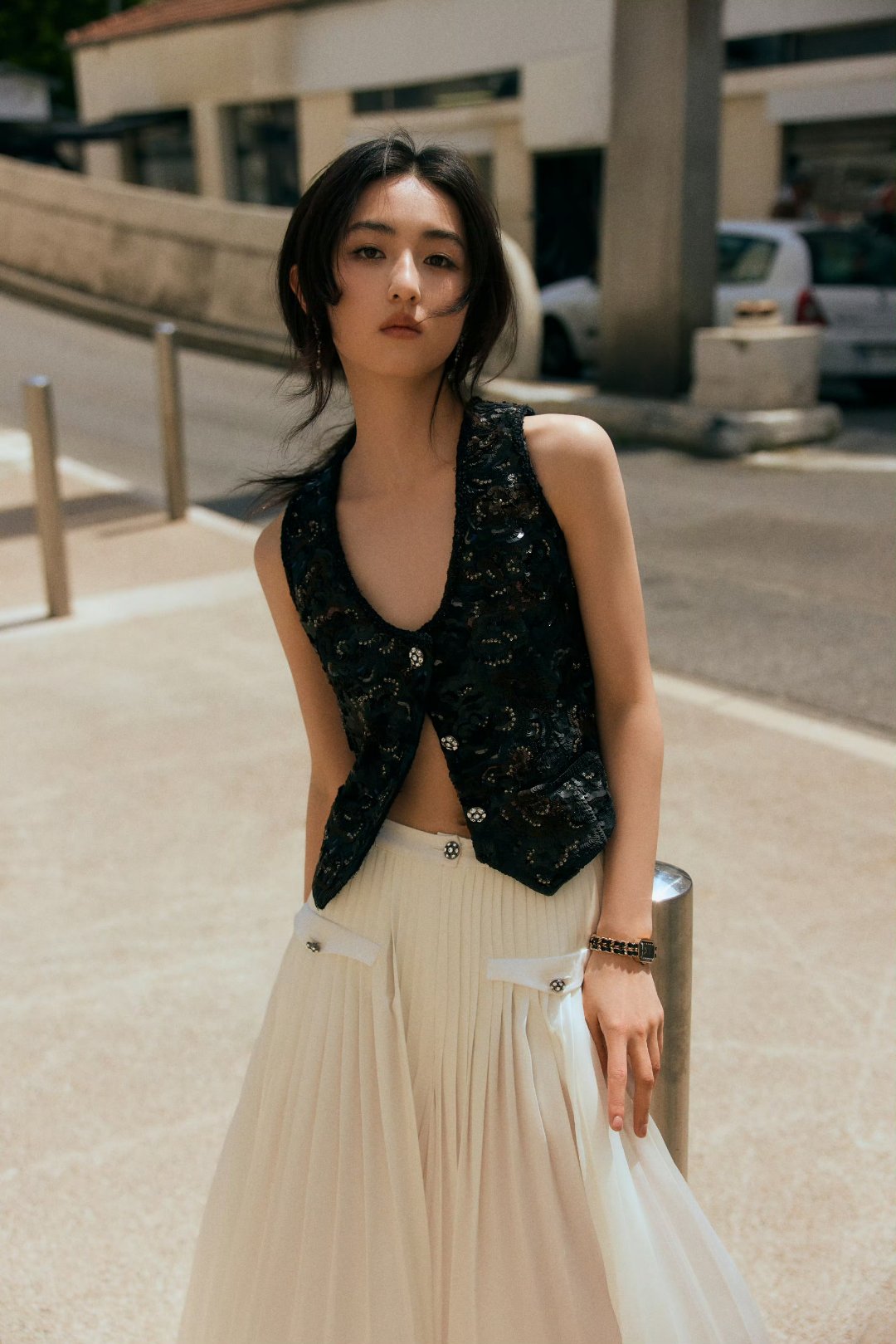 张子枫的黑白搭配休闲优雅