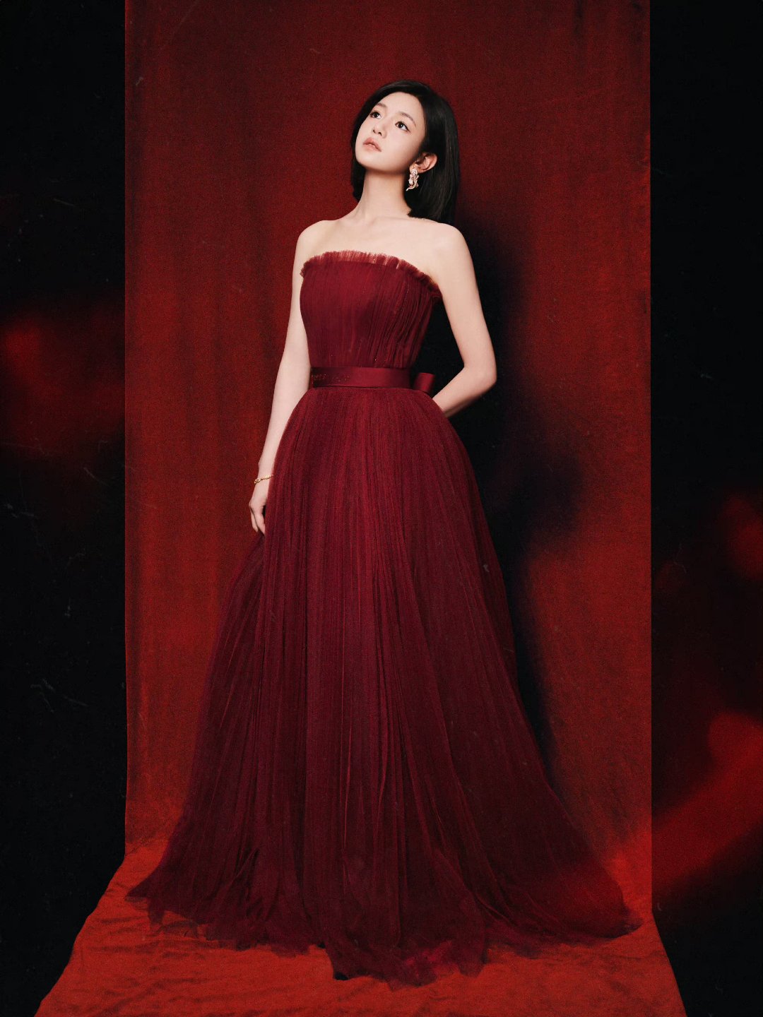 陈妍希的红色裙子,优雅有气质. 1