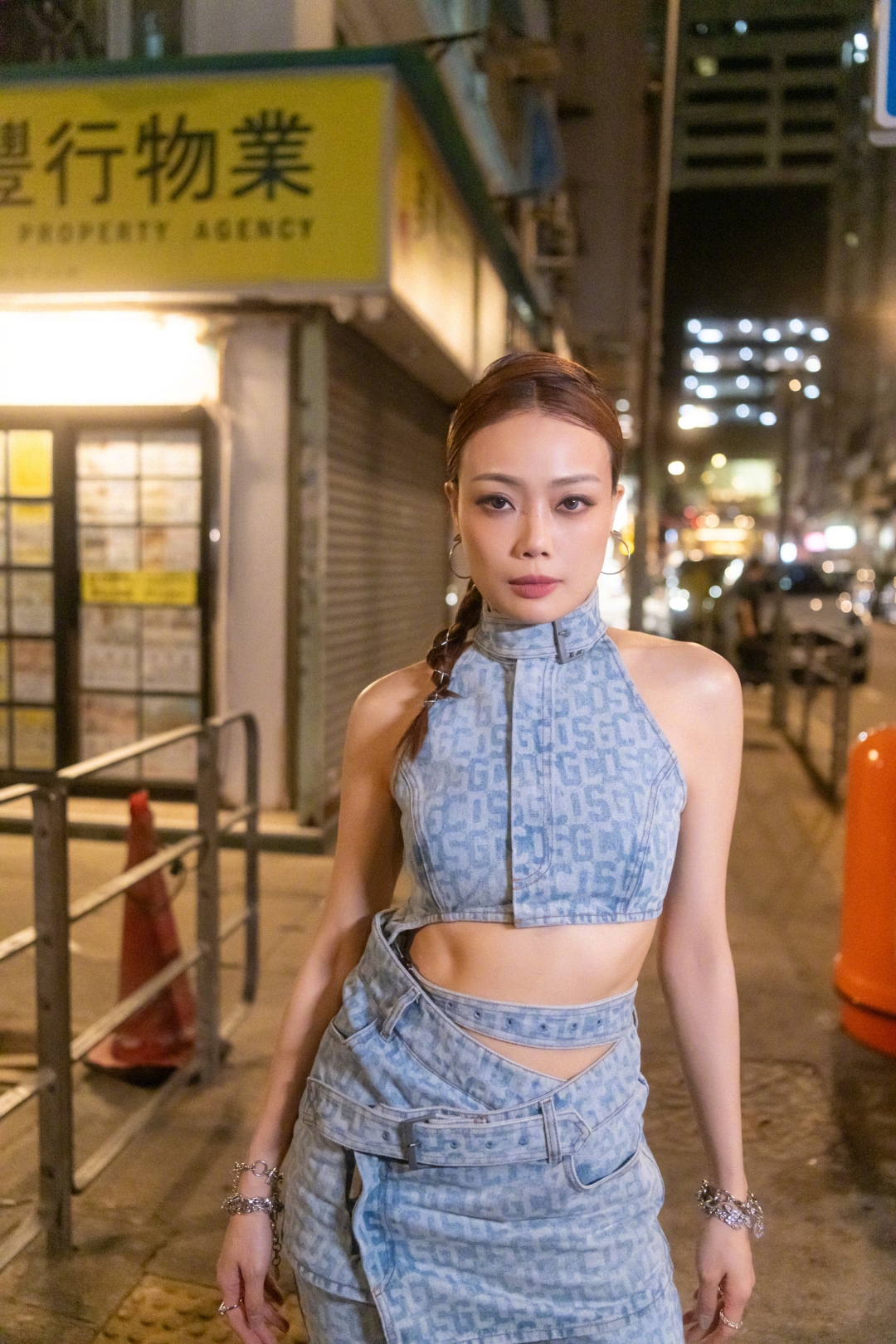 容祖儿的蓝色套装,时髦活力. 1