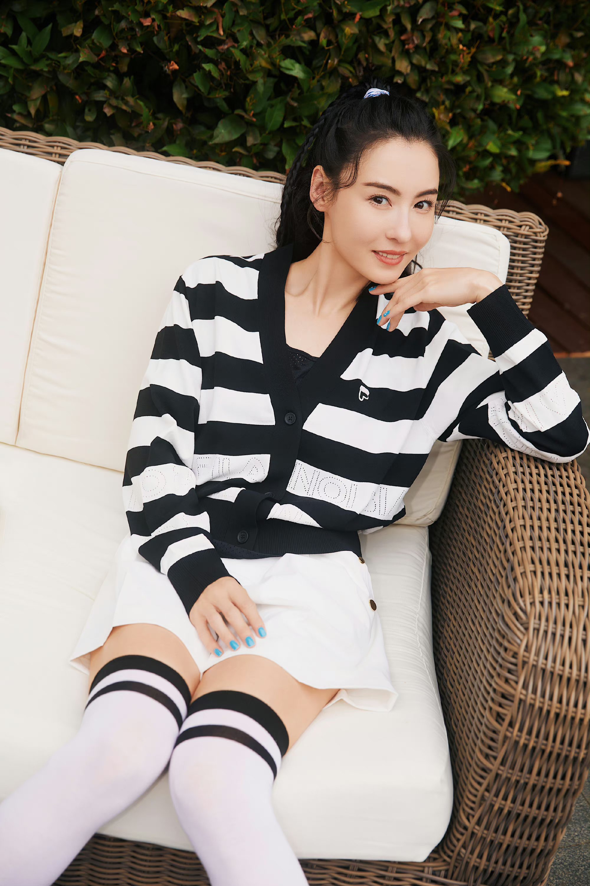 张柏芝的穿搭简约休闲.