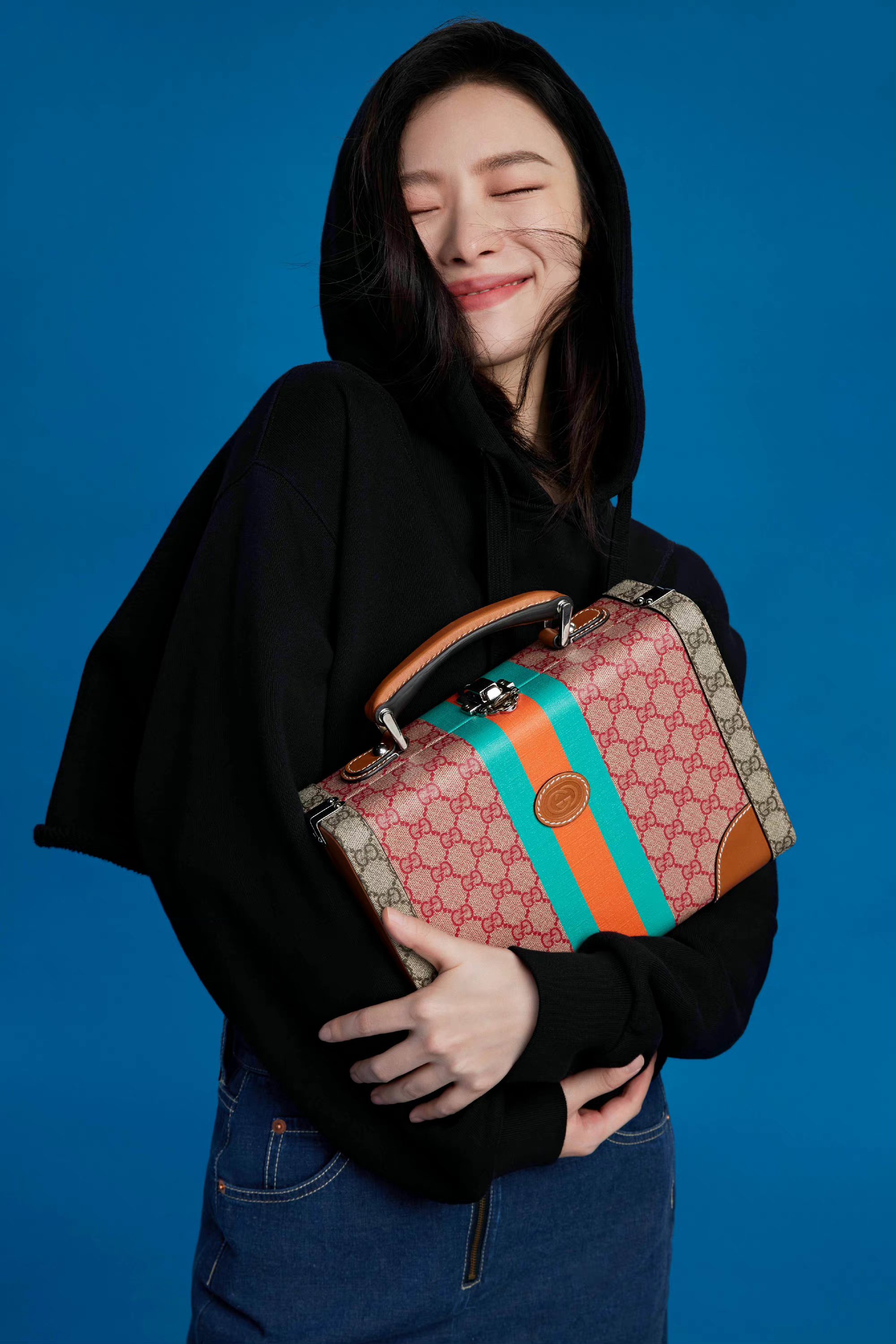 倪妮的穿搭休闲中更添时髦气质.