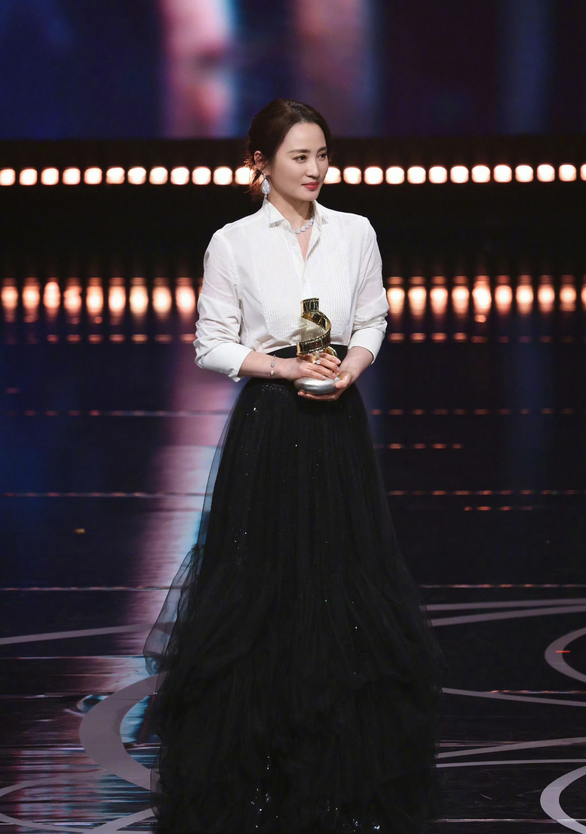 蒋勤勤的黑白搭配,简约优雅. 1