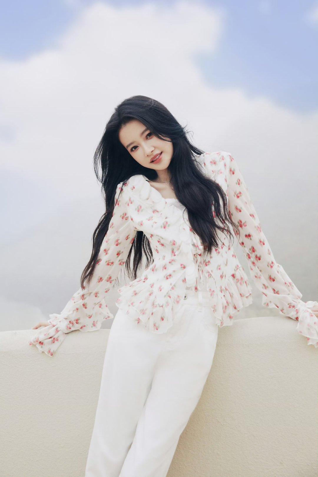 白色为主 这套穿搭以白色系颜色为主,在白色的颜色上,彰显更多简约