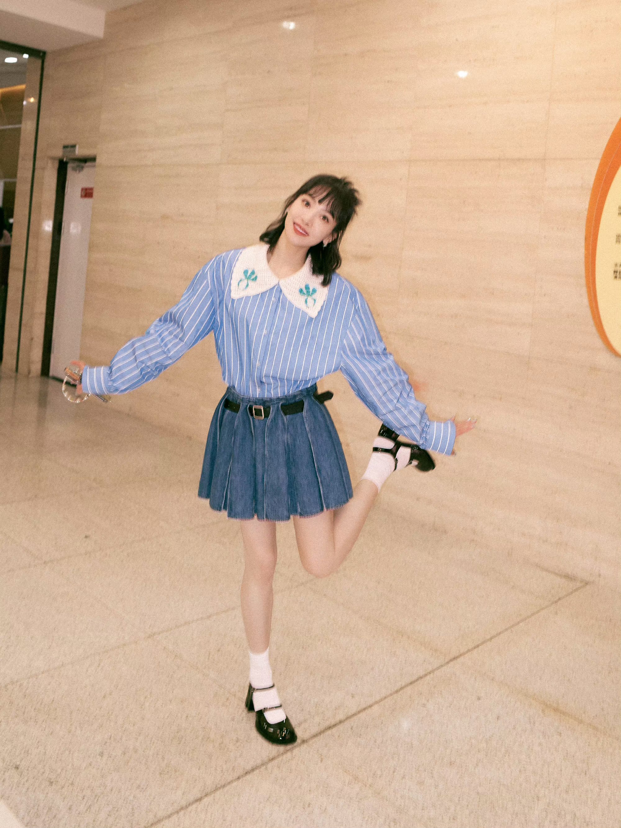 宋茜的穿搭休闲也减龄.