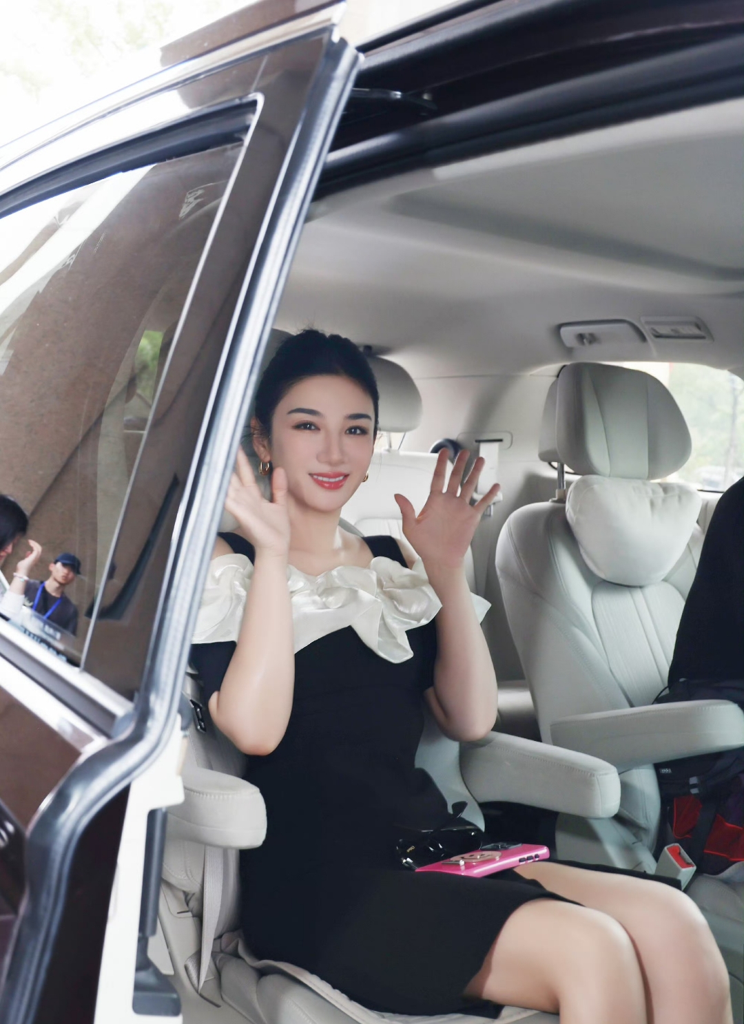 黄奕的裙装优雅时尚. 1