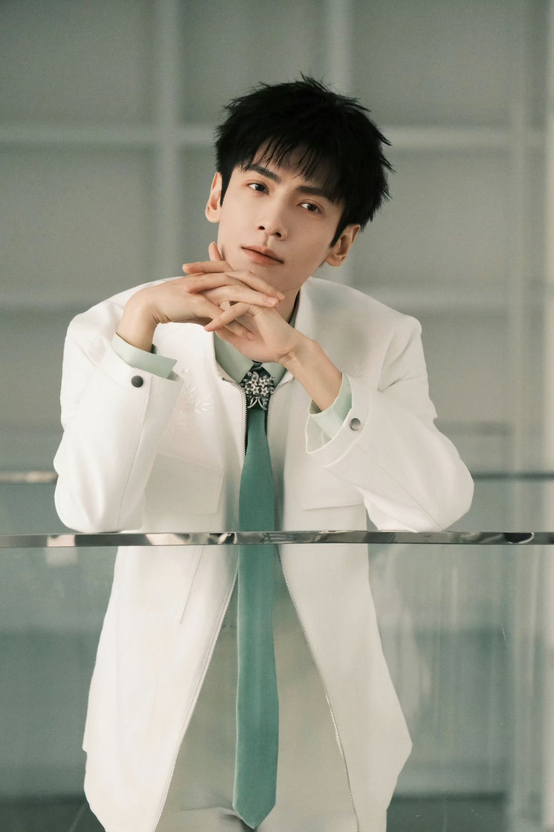 罗云熙的穿搭休闲清新