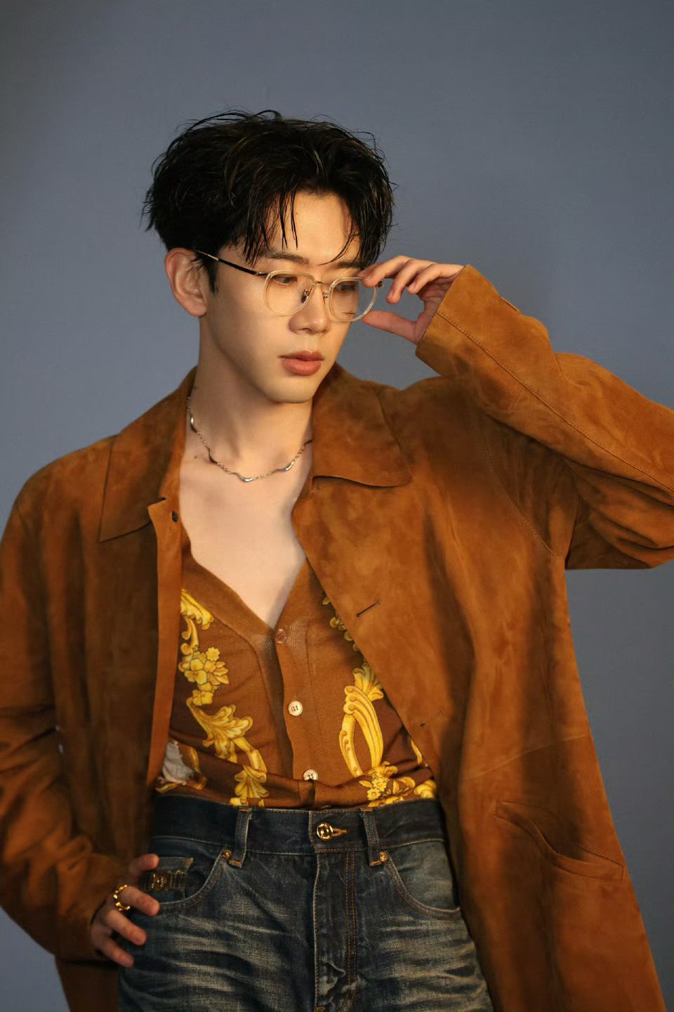 费启鸣的帅气感