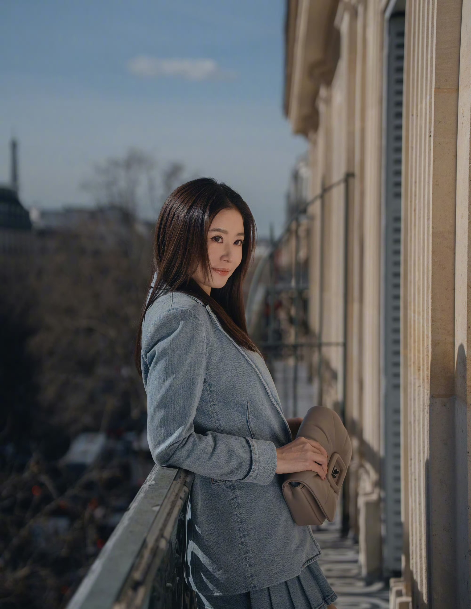 林心如的牛仔西服穿搭,休闲也利落.