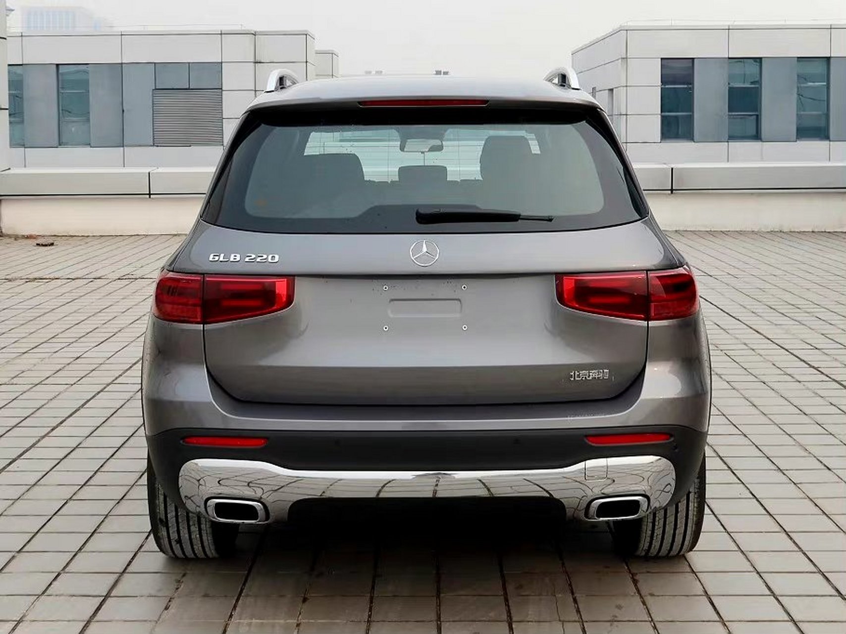 改款奔驰glb申报图曝光,前格栅和前后大灯的设计有小幅优化,内饰加入