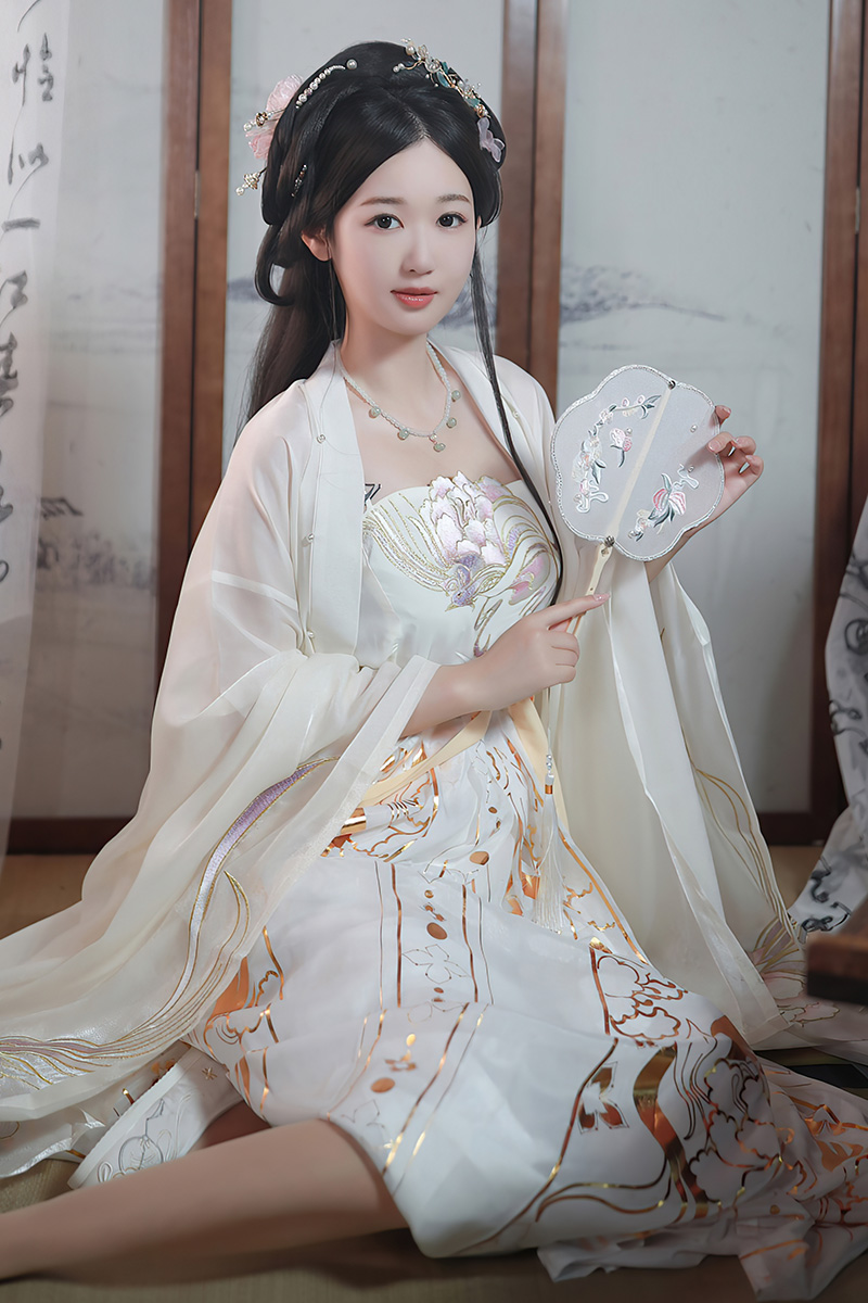 唐装唐安琪