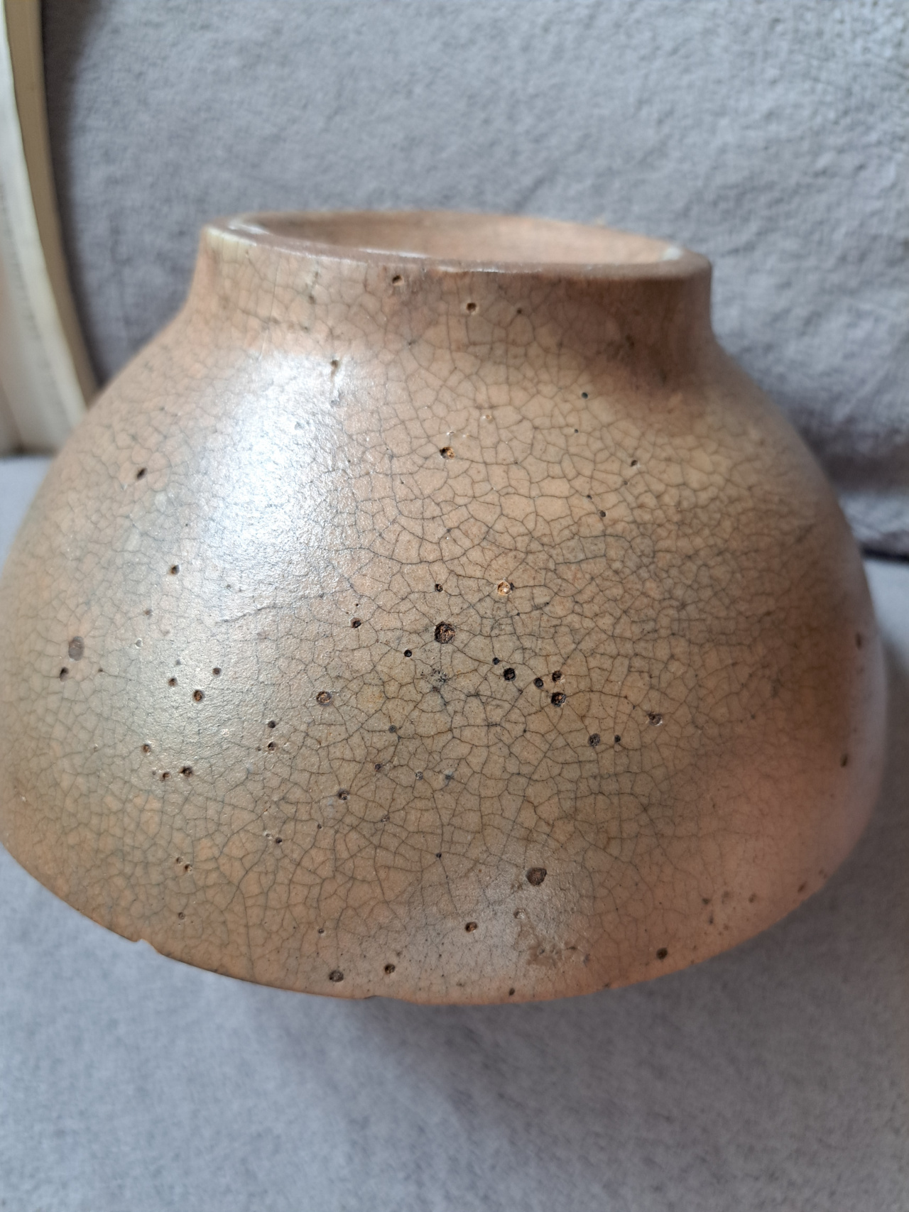 宋代哥窑百圾碎茶碗 标准器,惜,岁月侵蚀严重,但无论是器型,或是胎,釉