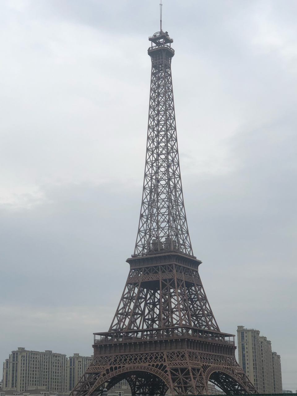 埃菲尔铁塔         我在杭州,却依然看到了法国的埃菲尔铁塔