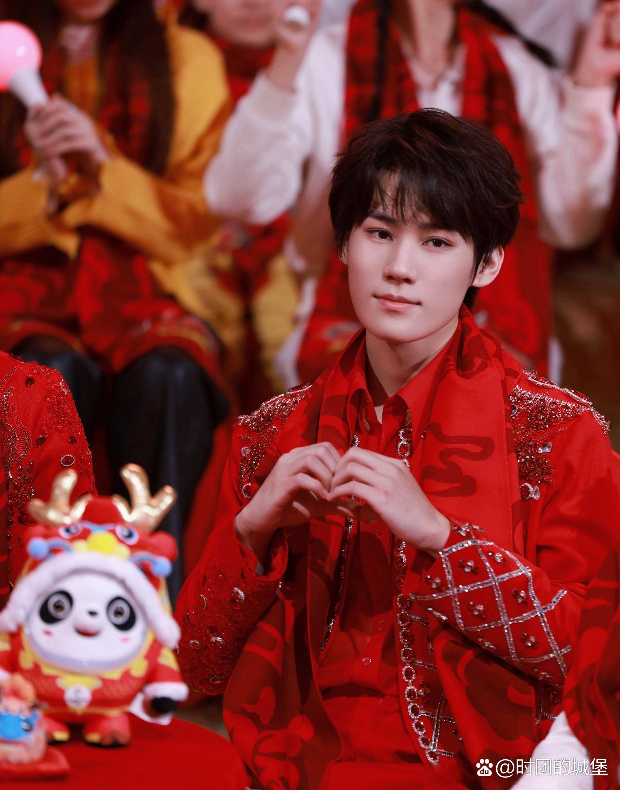 时代少年团登上春晚,真是让人激动不已!