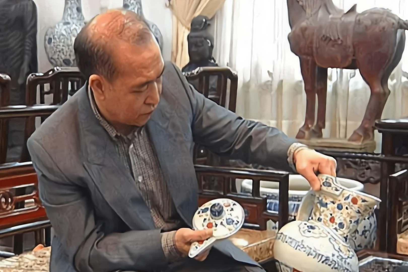 为守住一个惊天秘密,他毅然放弃亿万家产,跑去英国捡垃圾