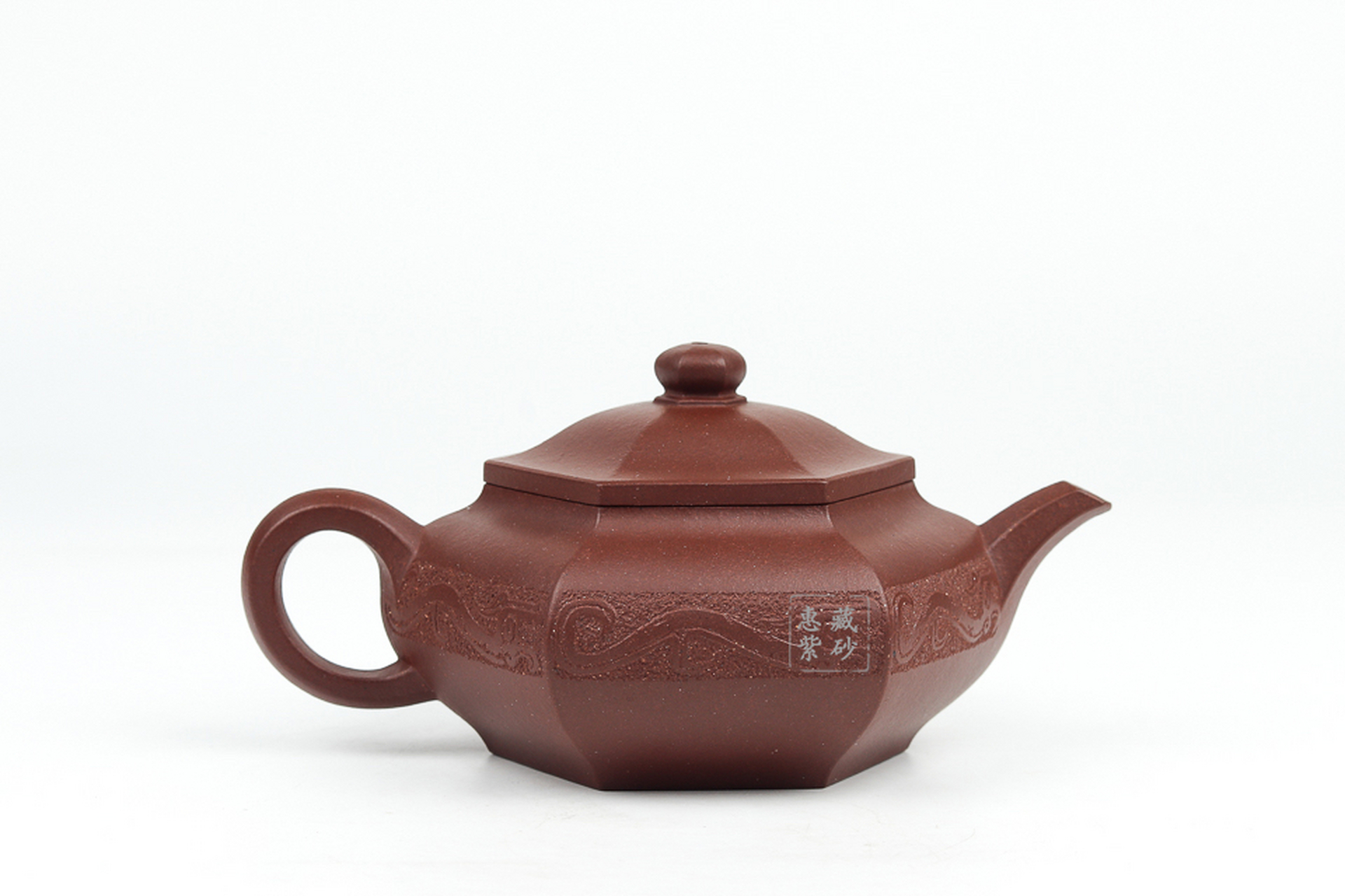 六方(程文兵刻绘)】 作者:邢正虎  1986年出生,国家级高级工艺师,紫砂