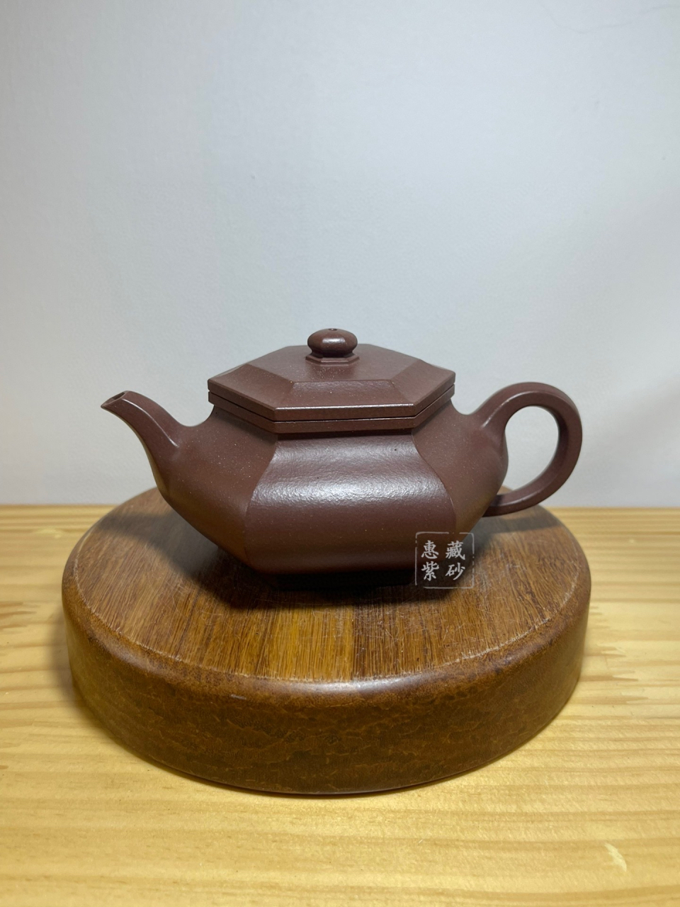 编号:5450 容量:200cc 泥料:深井底槽清#惠藏紫砂