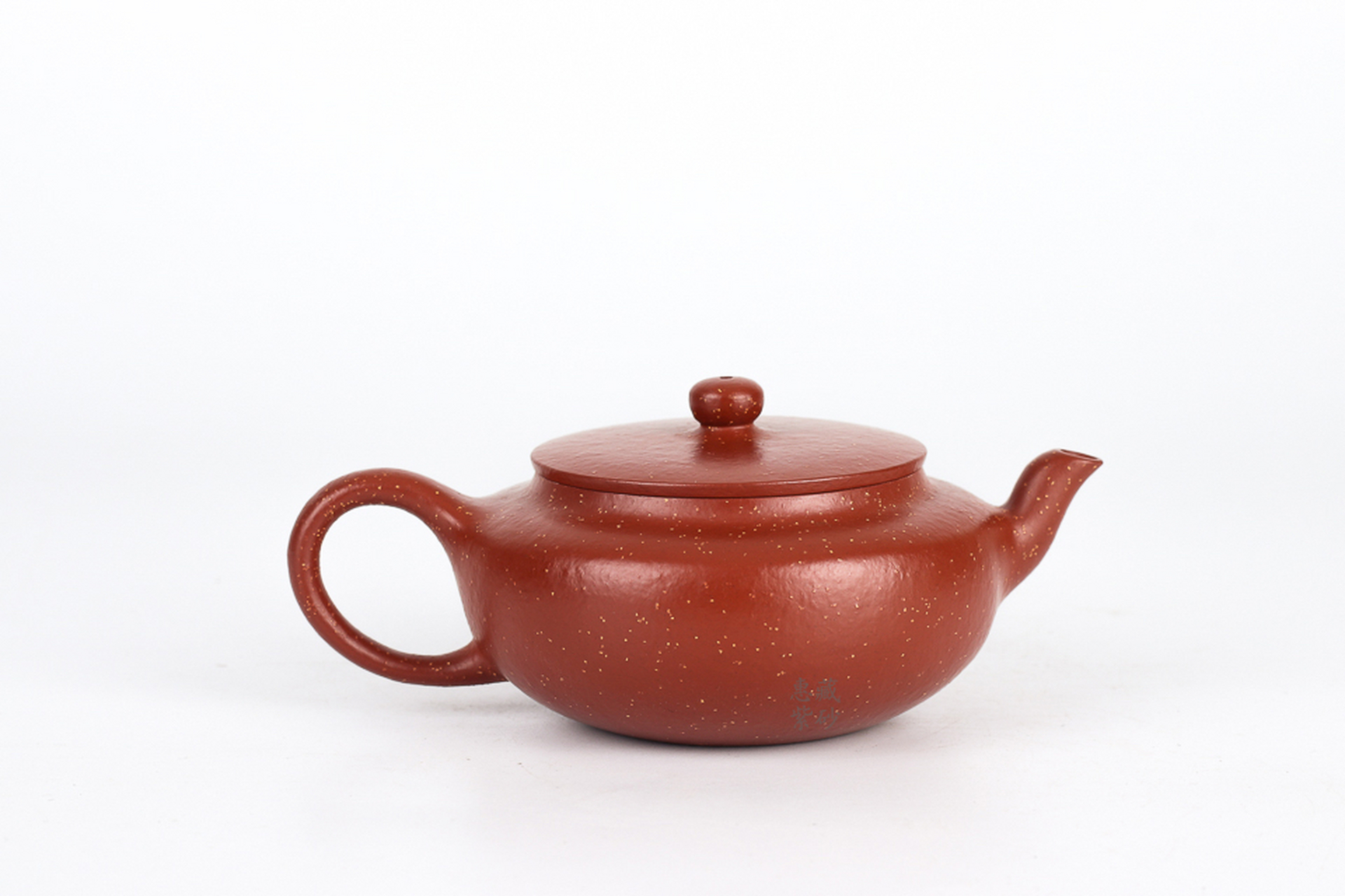 【汉扁壶】 作者:周虎  紫砂界中青辈实力陶手,国家级工艺美术师,优秀