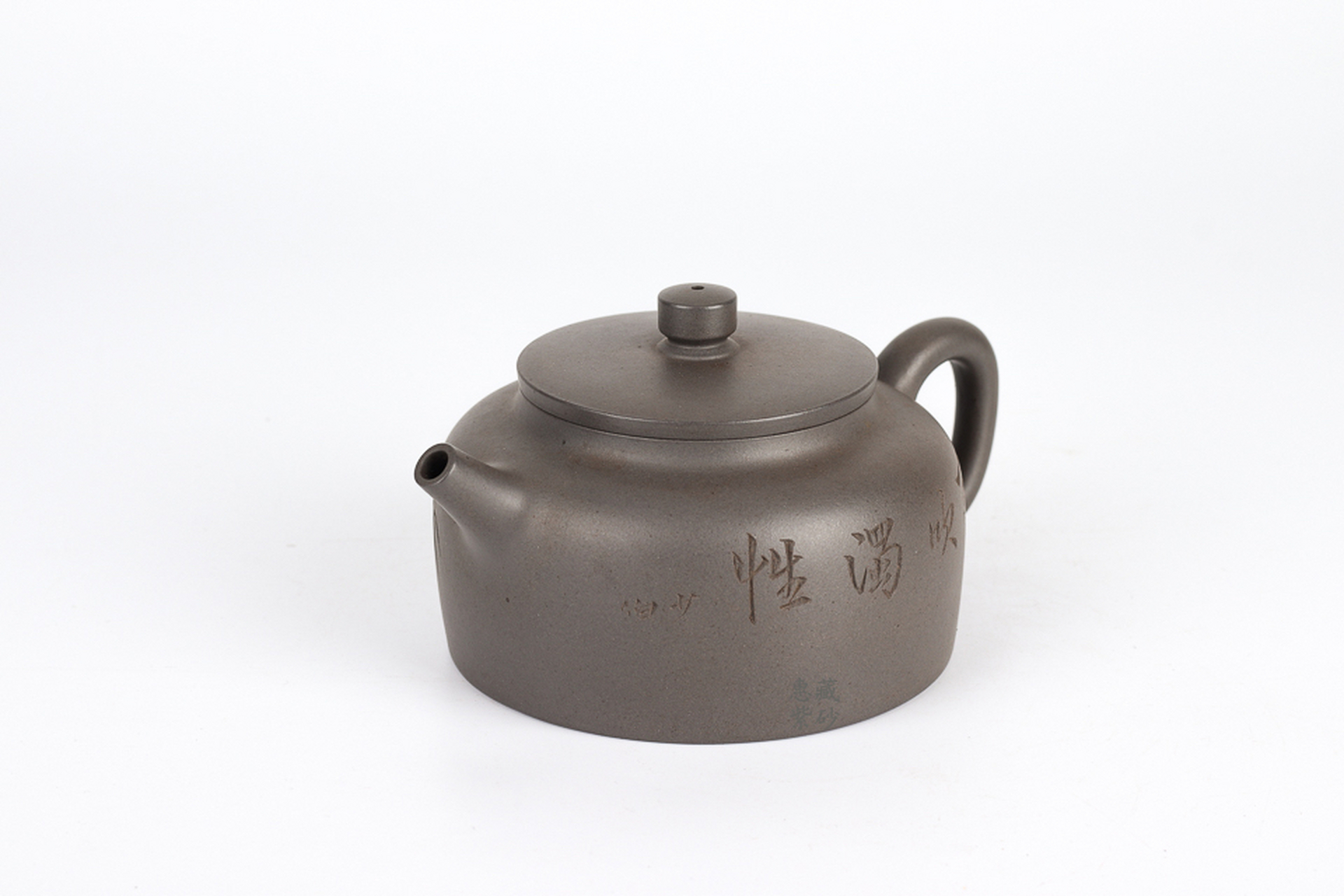 【桑扁壶】 作者:周虎  紫砂界中青辈实力陶手,国家级工艺美术师,优秀