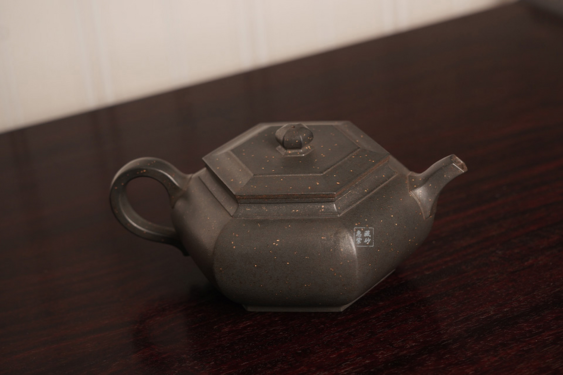 华健【大彬六方】 作者:华健  2012年正高,江苏省工艺美术大师(2016年