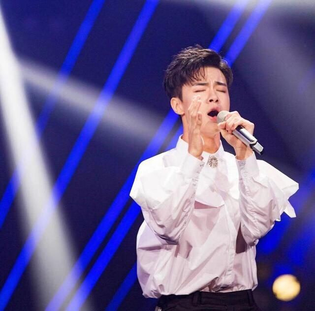 涓流计划# 仝卓毕业于中央戏剧学院,他曾作为男高音独唱演员参加了"