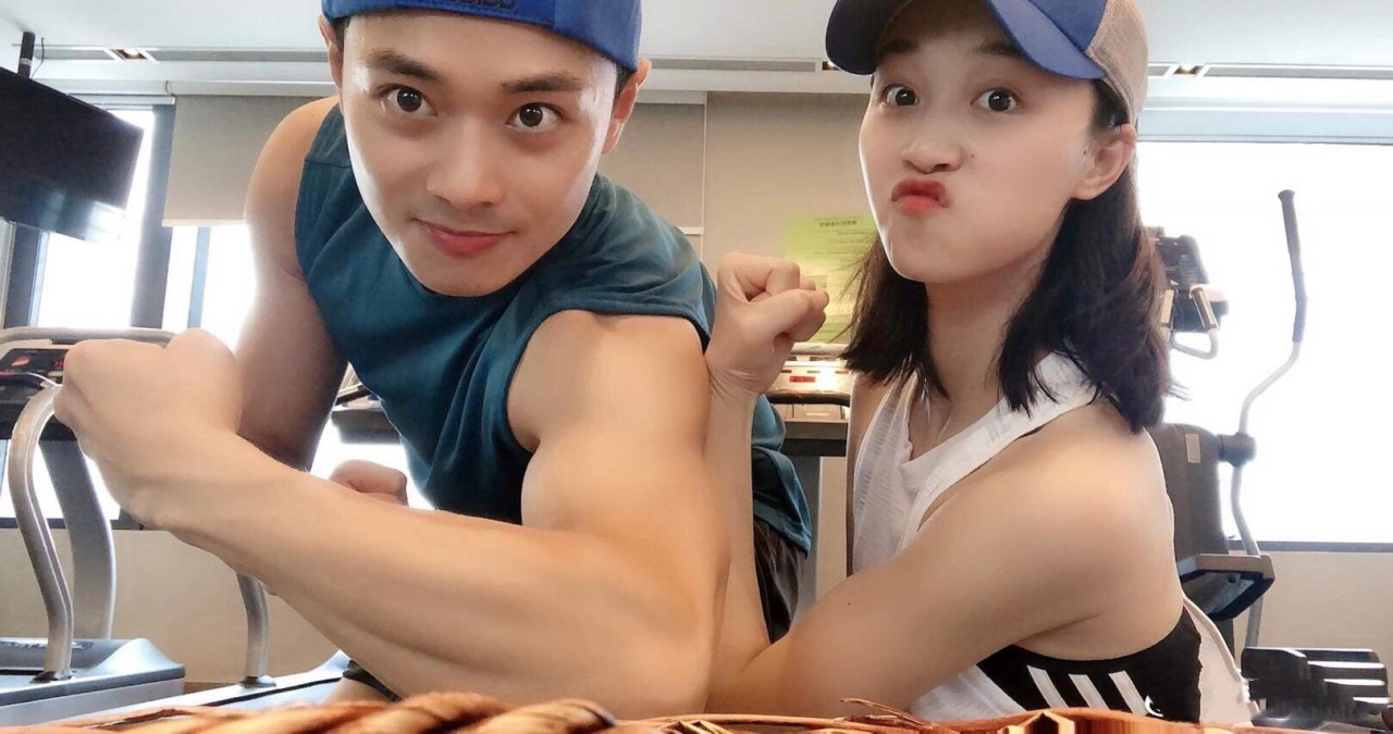 涓流计划# 蓝盈莹和曹骏之前是娱乐圈的一对神仙眷侣,他们的恋情热怂