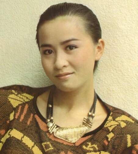 于是刘嘉玲花了整整一年的时间来学习粤语,隔年当她再次报名考试的人