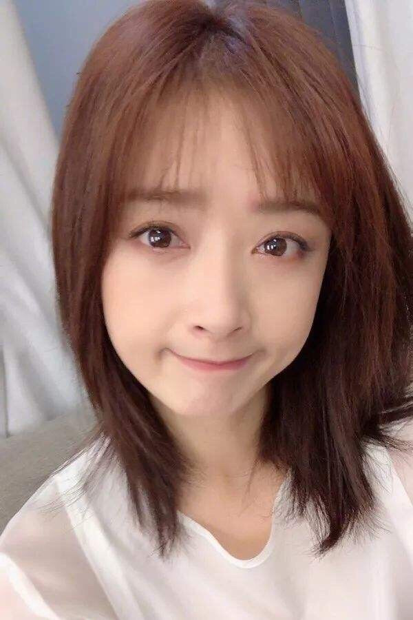 涓流计划# 蒋欣长了一张瓜子脸,五官精致又小巧,要是只看她的脸,可能